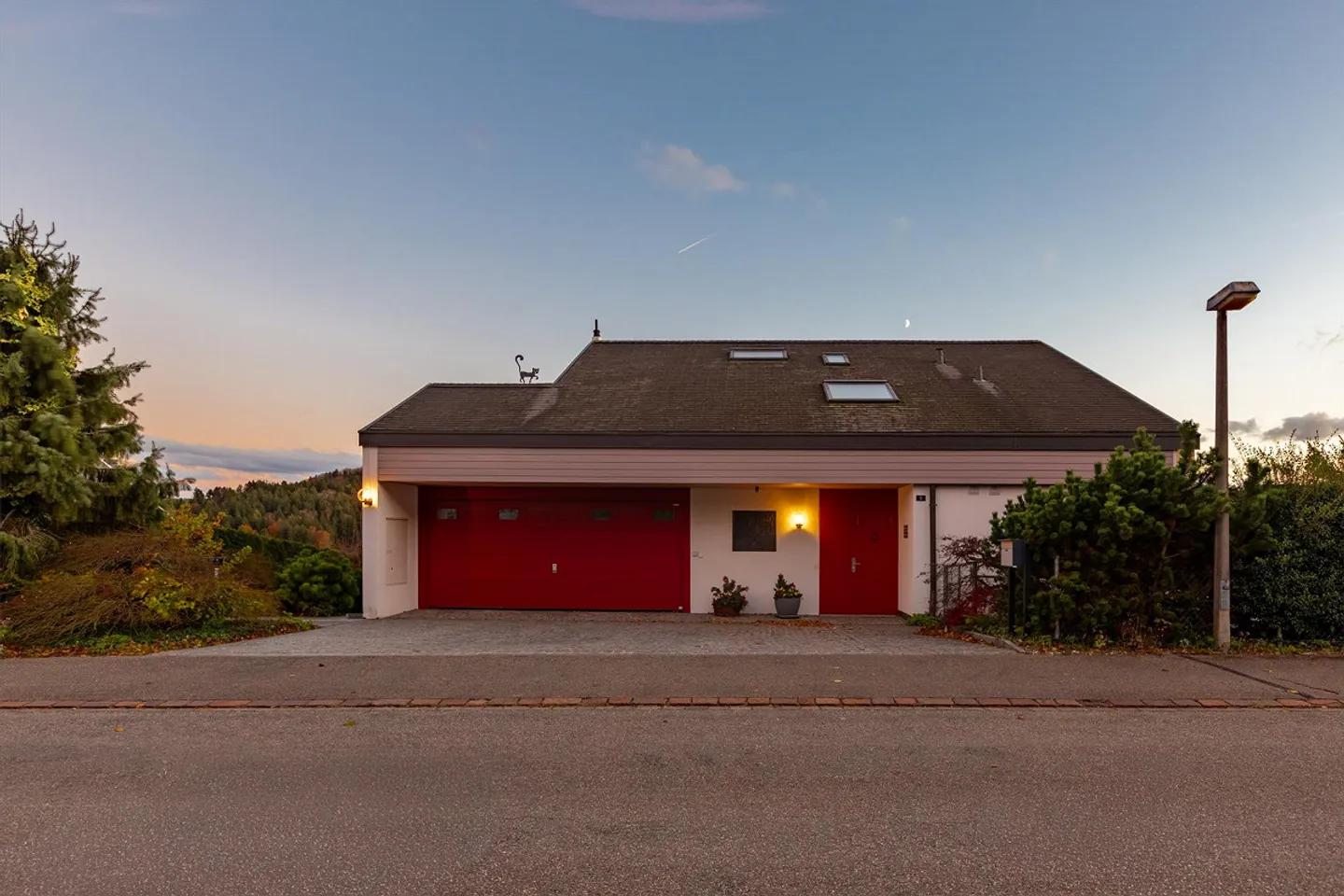 Home between evening sun and mountain view - Photo 7 of 8