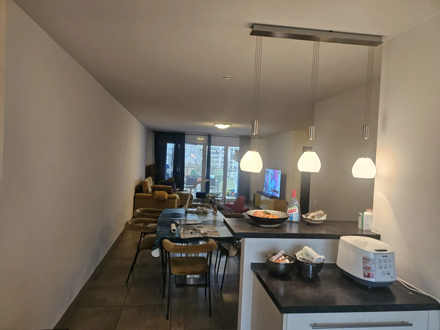 Magnificent 5-room apartment in Thônex with 2 balconies and indoor parking space - Photo 3 of 10