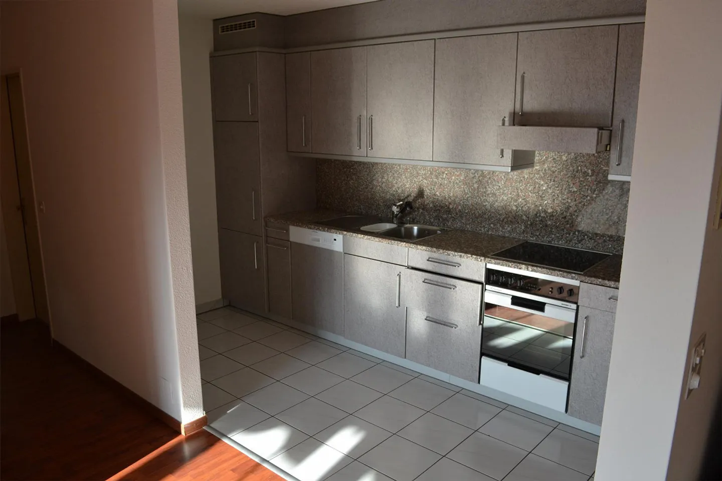 2-room attic apartment with lake view in Stansstad for rent - Photo 2 of 10