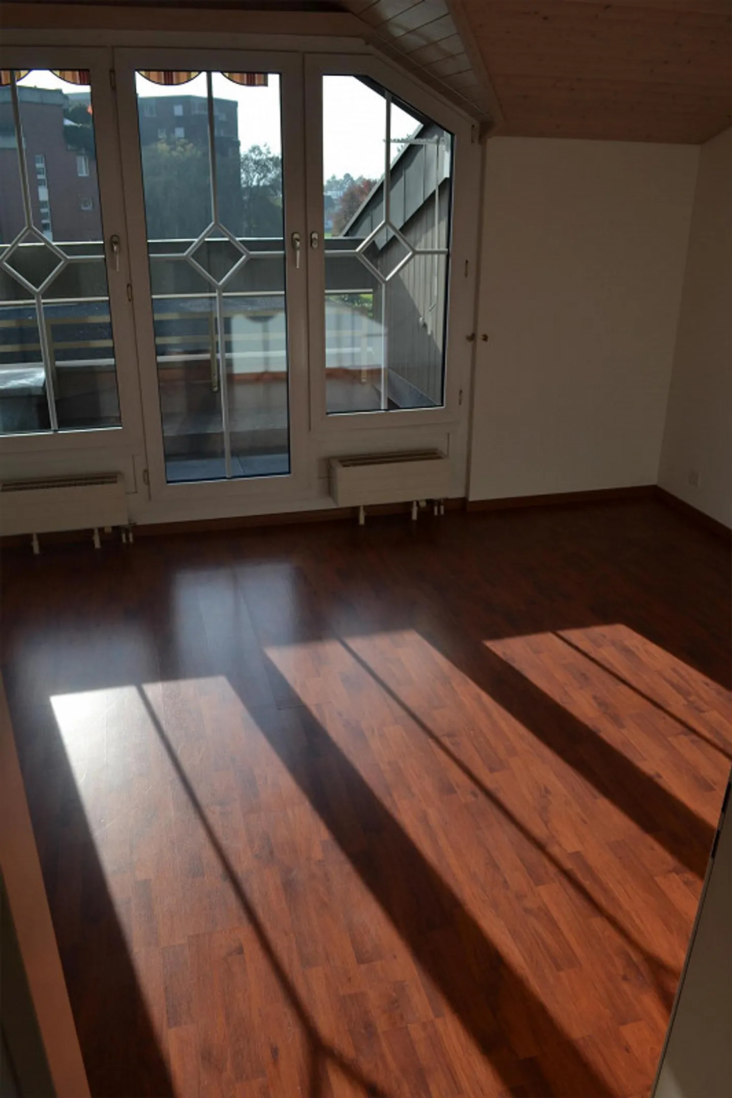 2-room attic apartment with lake view in Stansstad for rent - Photo 5 of 10