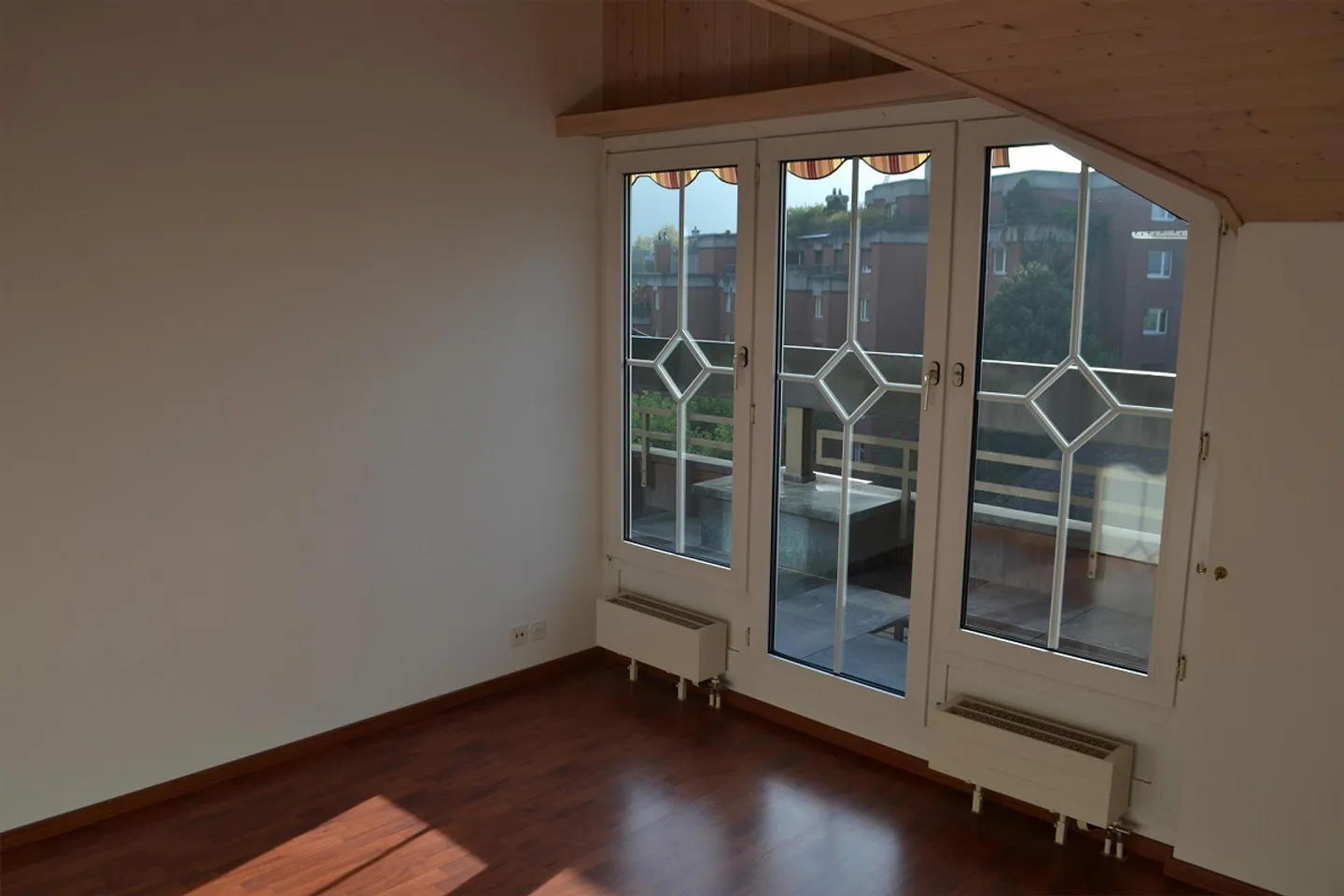 2-room attic apartment with lake view in Stansstad for rent - Photo 6 of 10