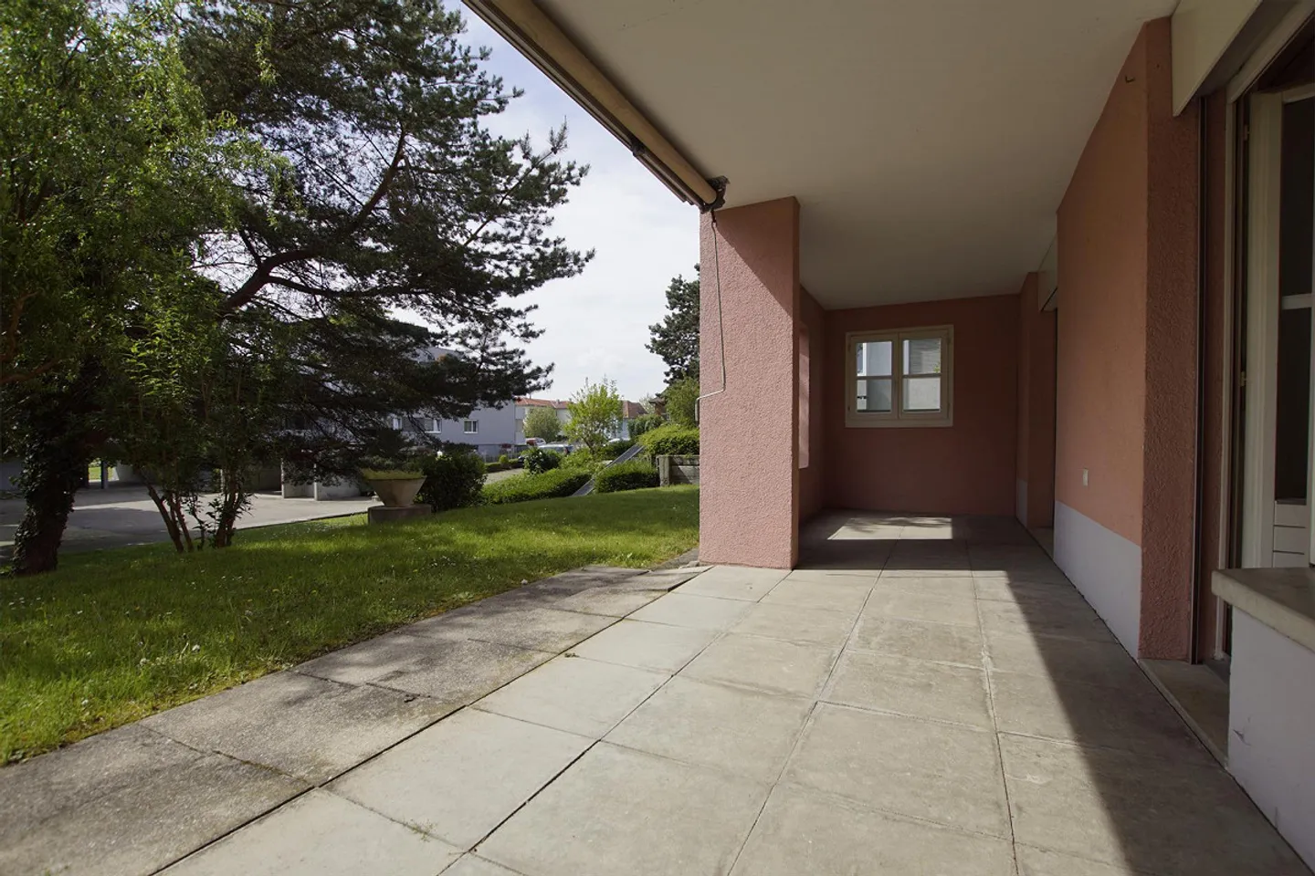 Ampio appartamento di 4,5 stanze con bel spazio esterno - Foto 8 di 9