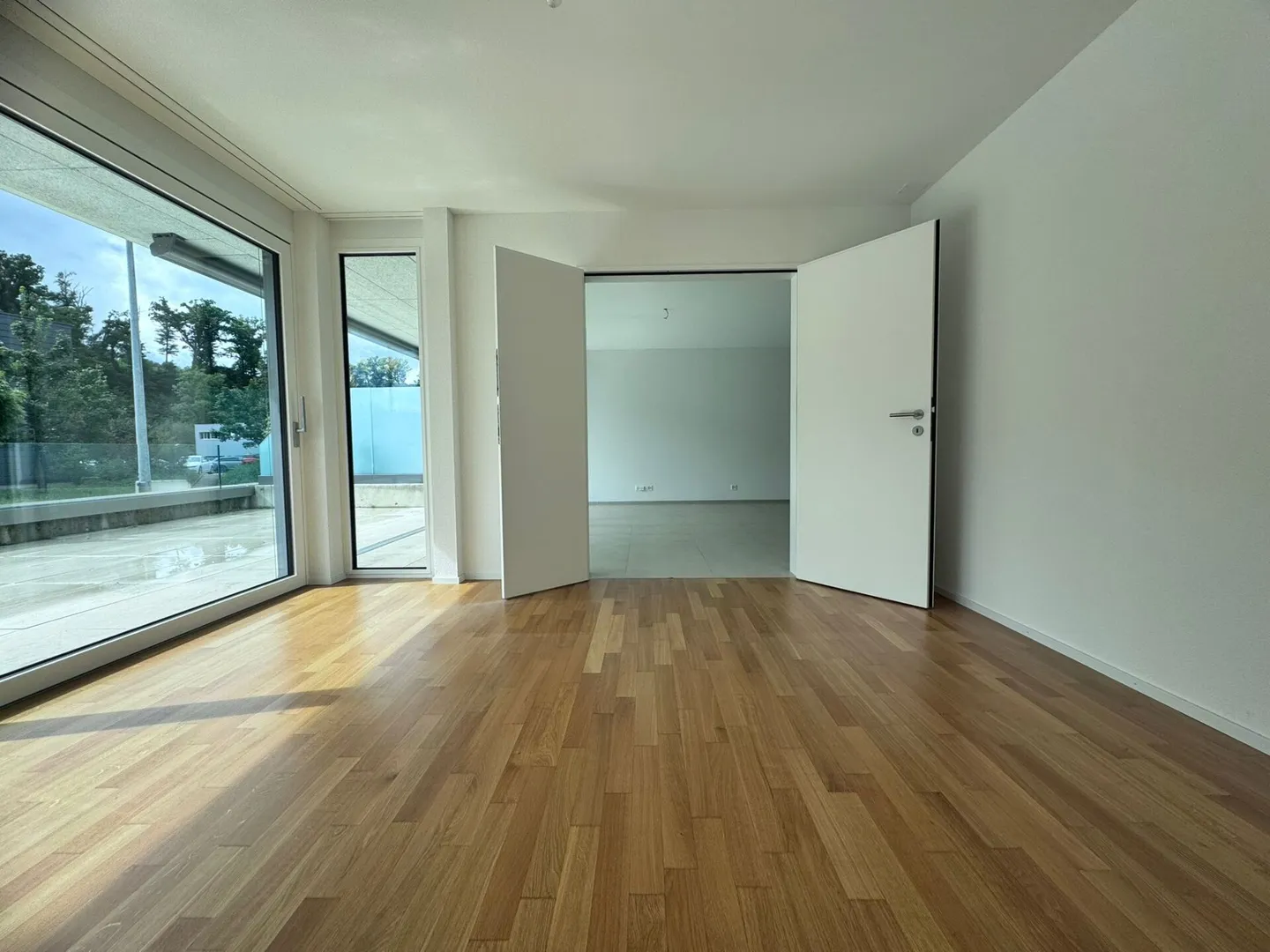 Appartement moderne exclusif de 4,5 pièces avec grande terrasse et tour de lavage - Photo 9 sur 18