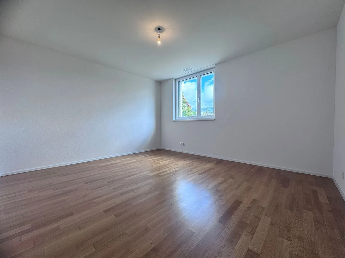 Appartement moderne exclusif de 4,5 pièces avec grande terrasse et tour de lavage - Photo 11 sur 18
