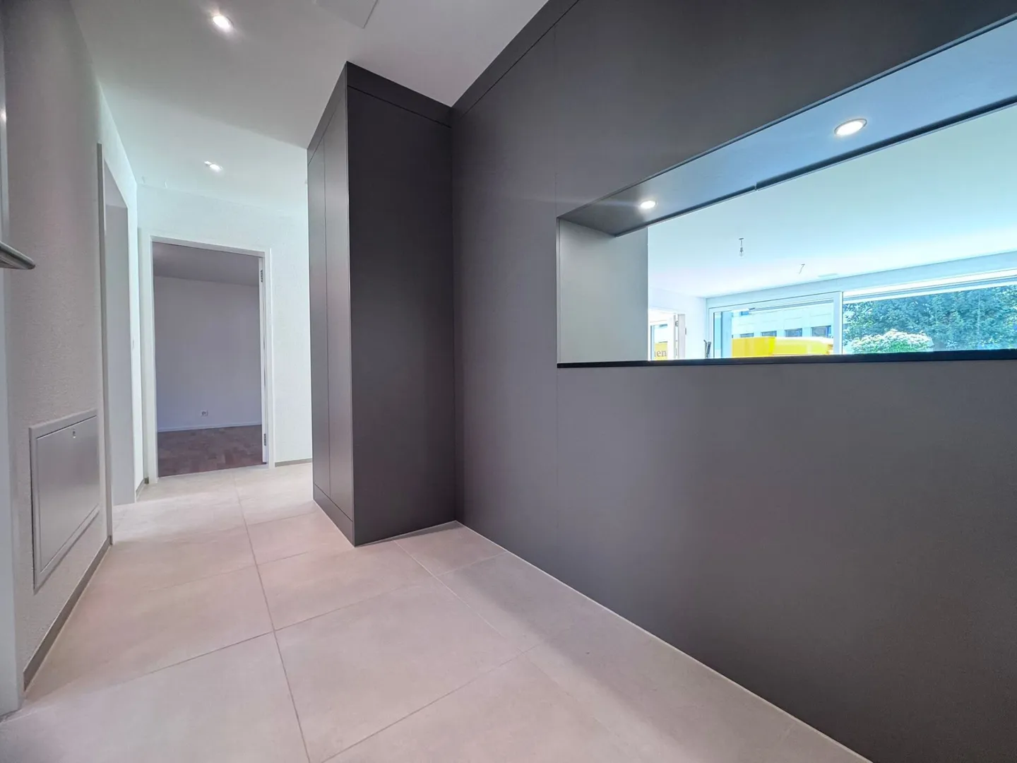 Appartement moderne exclusif de 4,5 pièces avec grande terrasse et tour de lavage - Photo 13 sur 18