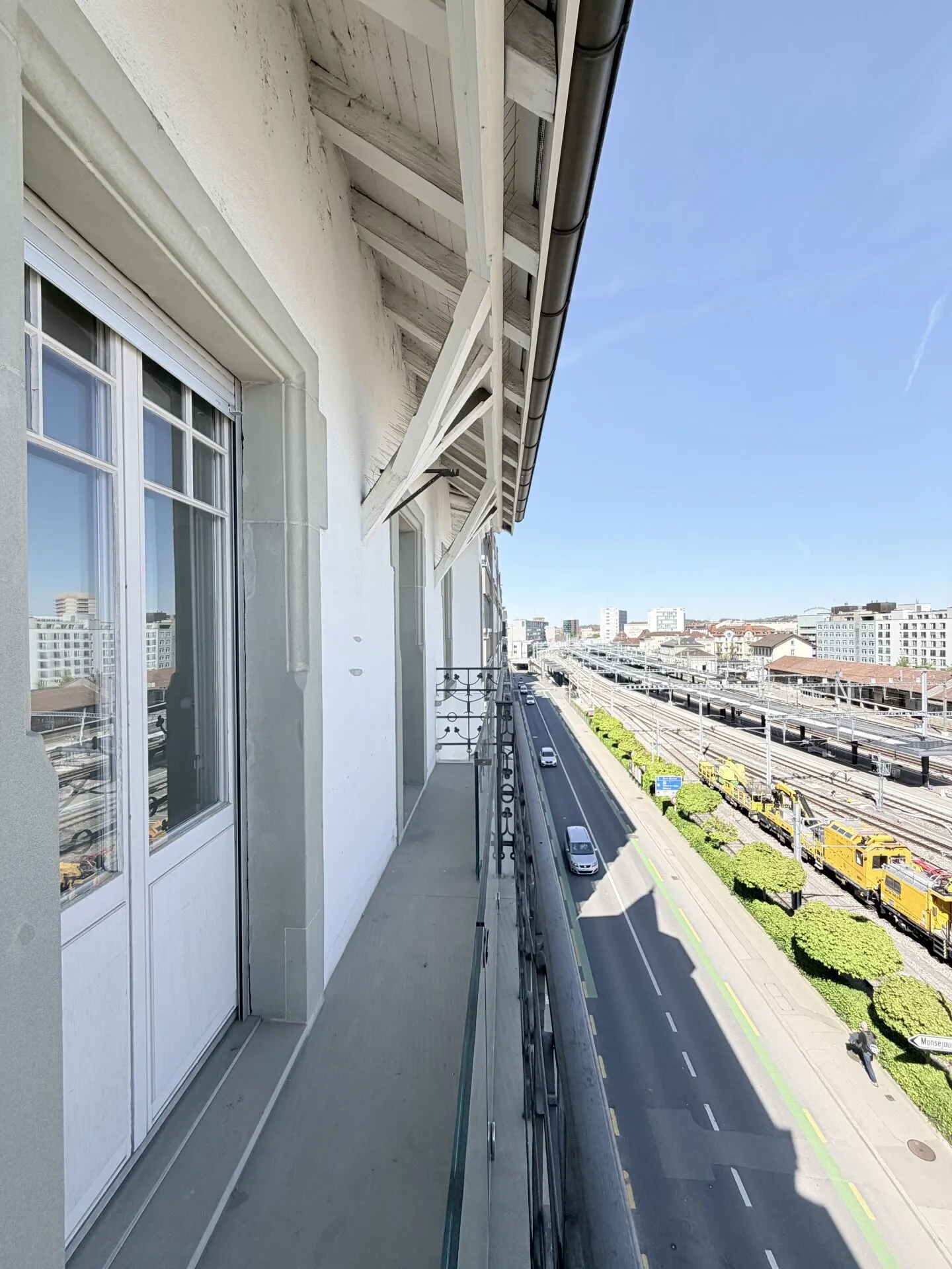 Large 3.5-Room Apartment for Rent - 1700 Freiburg Copy - Photo 2 of 9