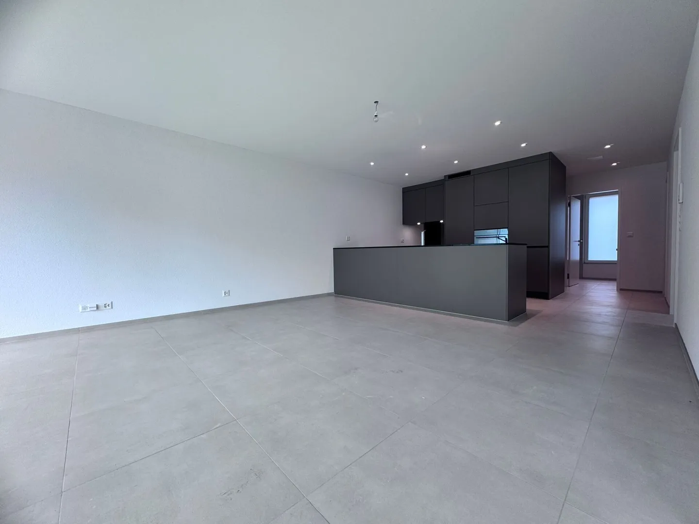 Appartement moderne exclusif de 4,5 pièces avec grande terrasse et tour de lavage - Photo 6 sur 18
