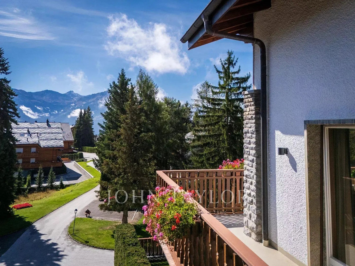 CRANS-MONTANA Vicino al centro - Luminoso appartamento di 4,5 stanze + ... - Foto 11 di 12