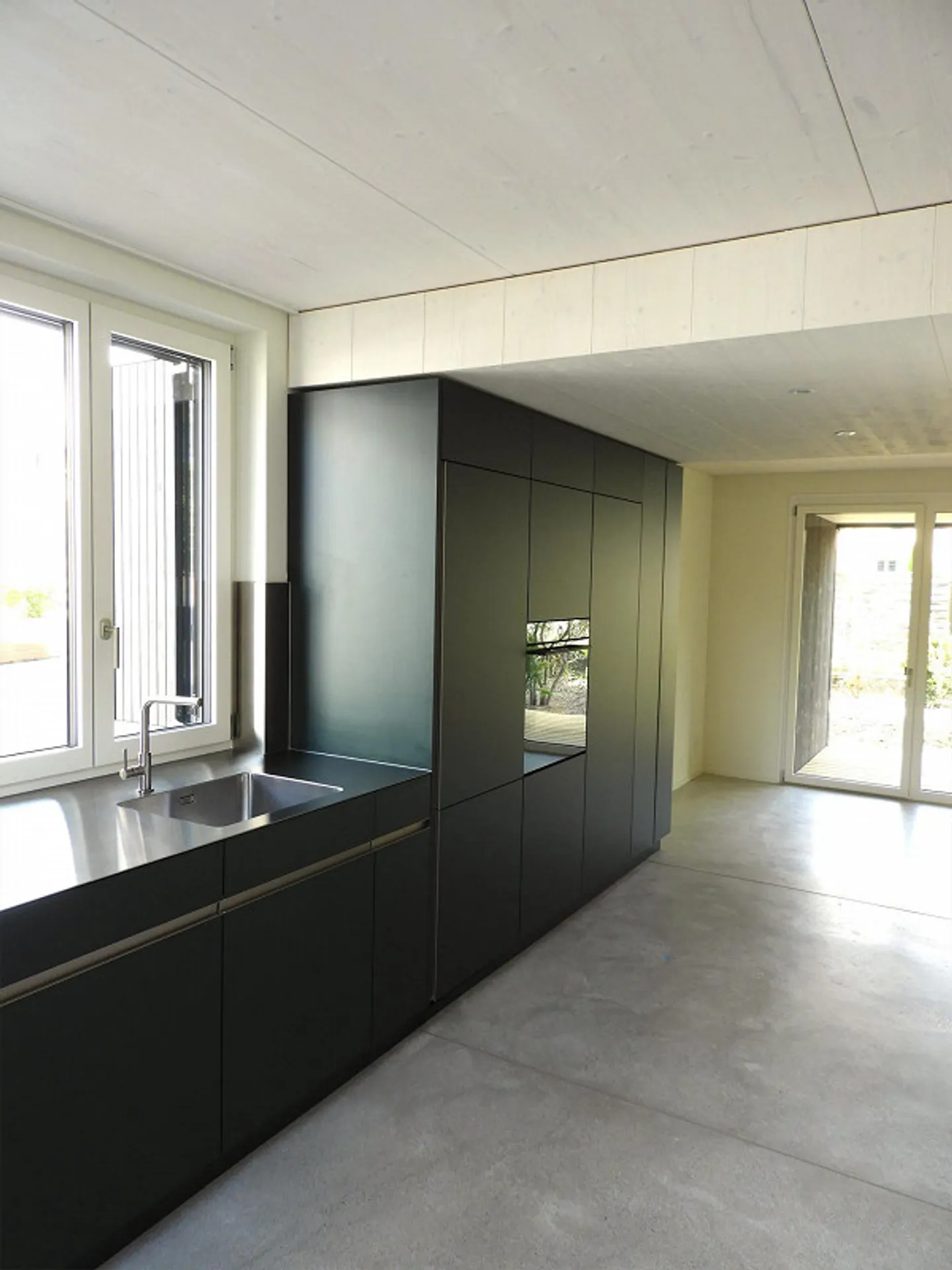 Première location d'un appartement de 4,5 pièces dans une maison jumelée avec jardin - Photo 3 sur 12