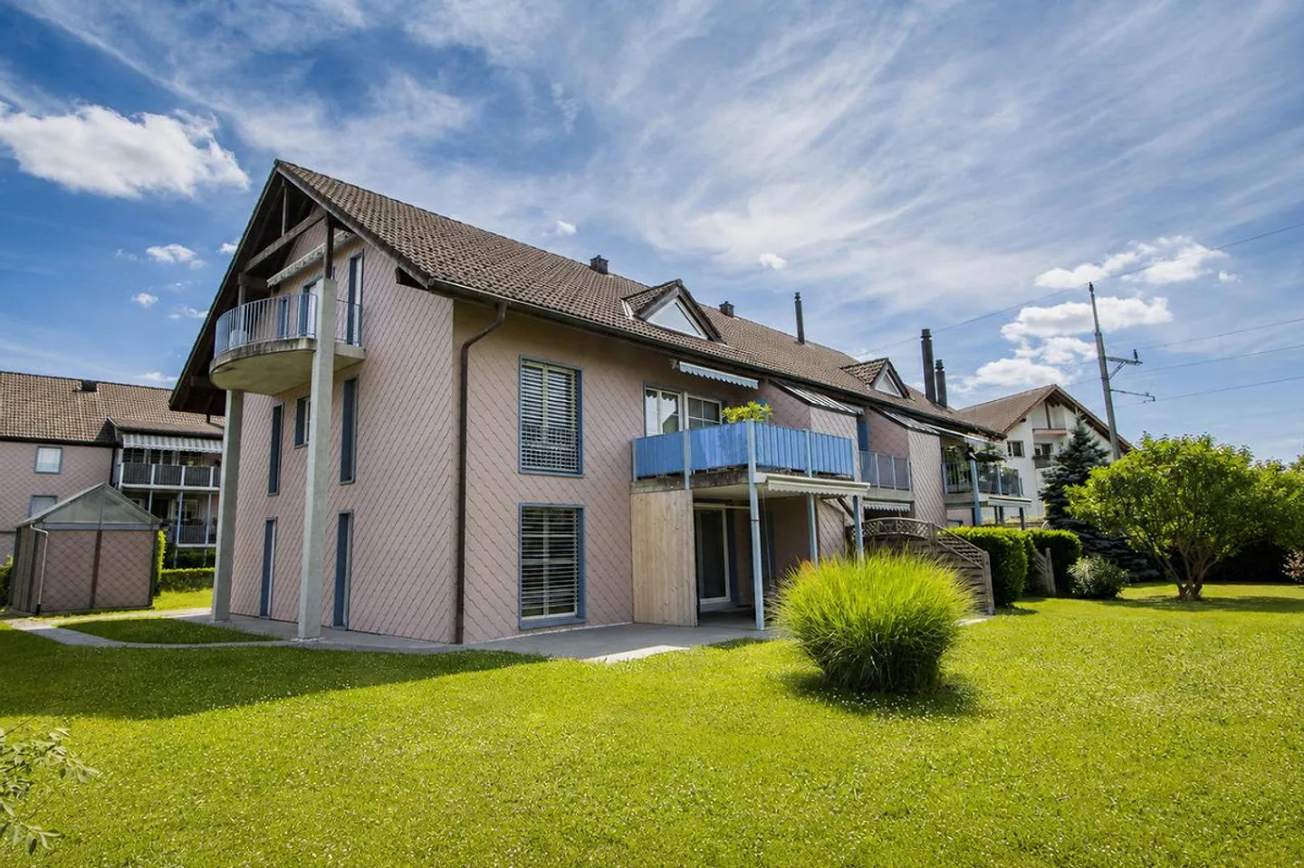Charmante Dachwohnung mit Balkon - Foto 1 von 12