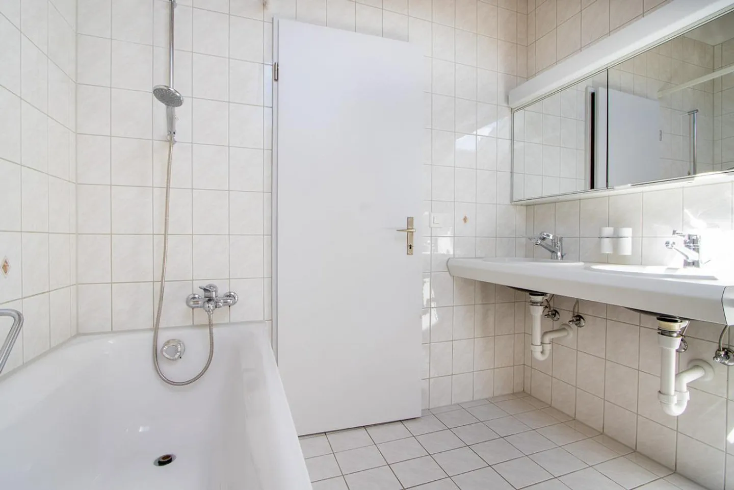 Charmante Dachwohnung mit Balkon - Foto 5 von 12