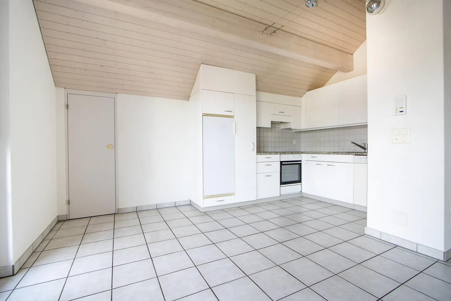Charmante Dachwohnung mit Balkon - Foto 7 von 12