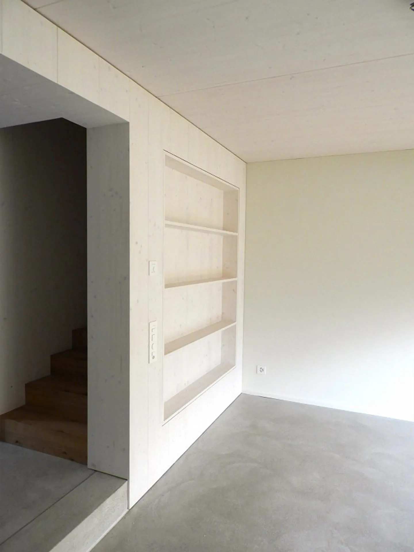 Première location d'un appartement de 4,5 pièces dans une maison jumelée avec jardin - Photo 4 sur 12