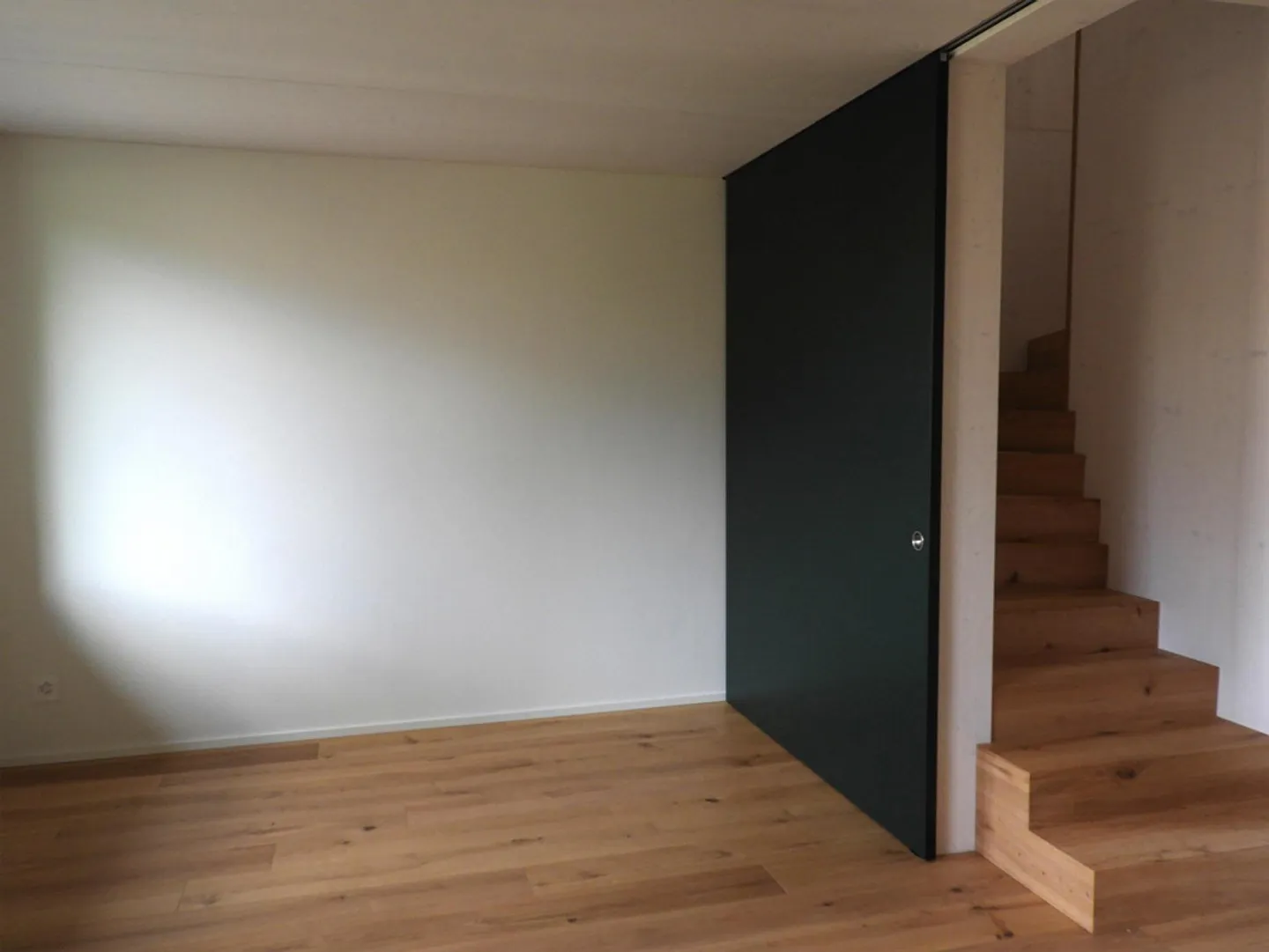 Première location d'un appartement de 4,5 pièces dans une maison jumelée avec jardin - Photo 5 sur 12