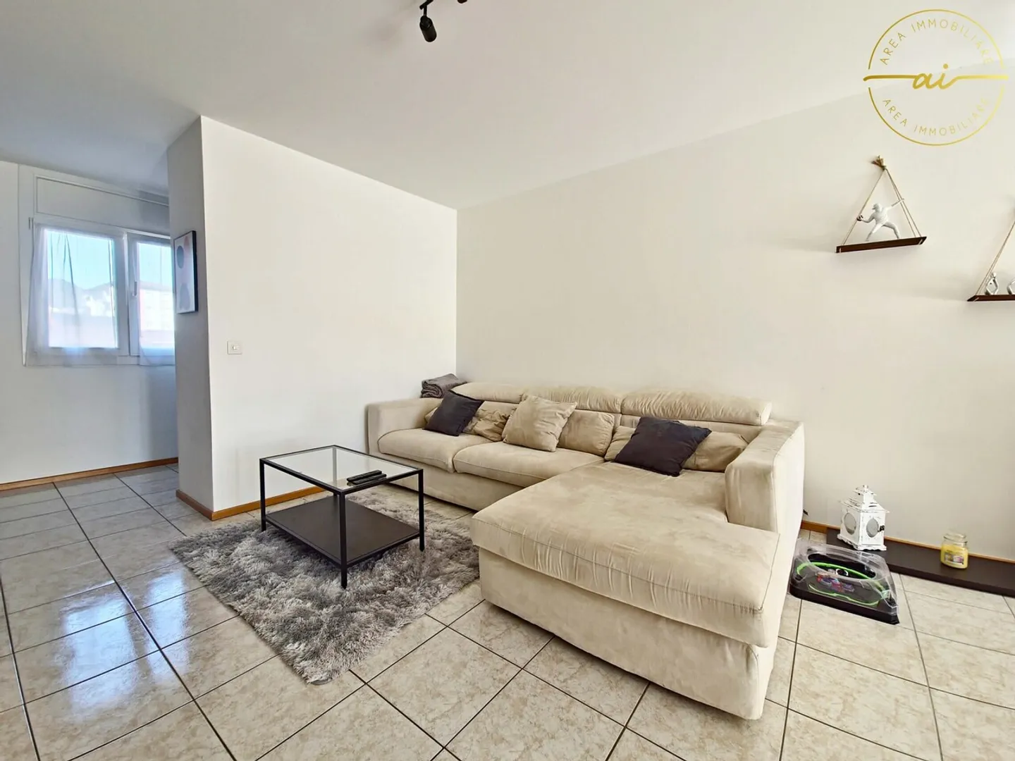 APPARTEMENT SPACIEUX ET LUMINEUX DE 4.5 PIÈCES AVEC BALCON - Photo 5 sur 10