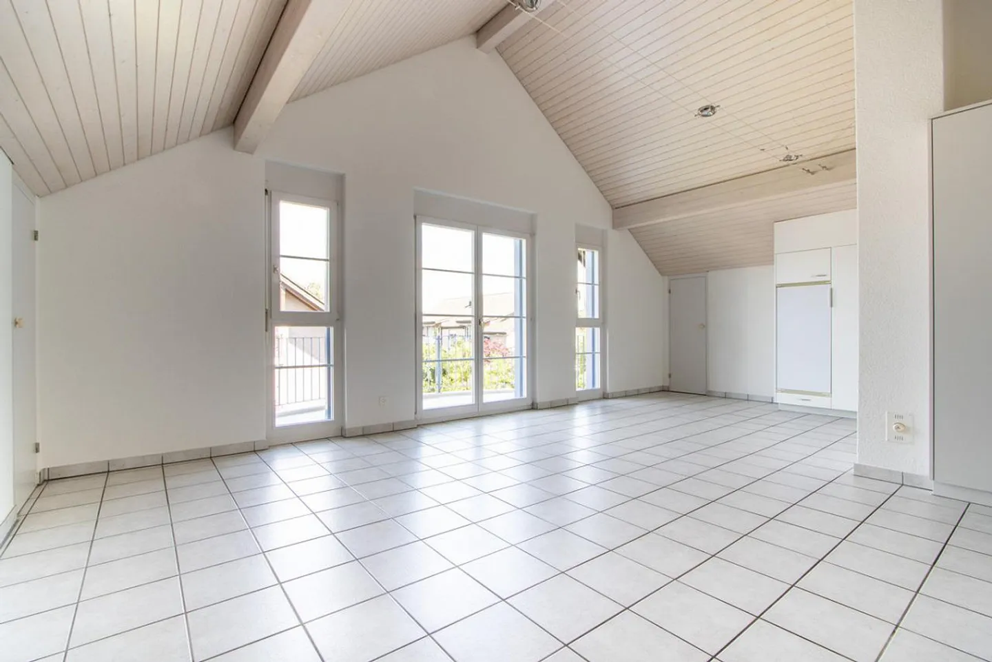 Charmante Dachwohnung mit Balkon - Foto 9 von 12