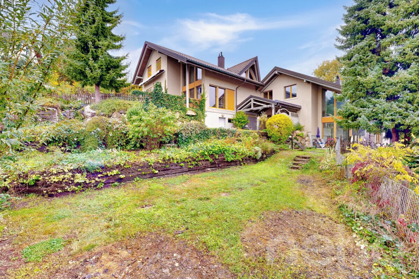 Maison individuelle de 7 pièces dans un emplacement calme avec jardin et vue panoramique - Photo 2 sur 12