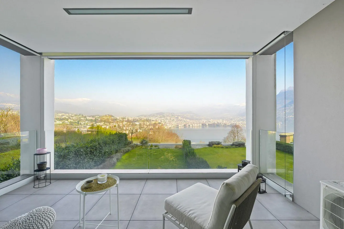 ELEGANZA E PRIVACY CON VISTA LAGO | ELEGANCE AND PRIVACY WITH A LAK... - Foto 2 di 10