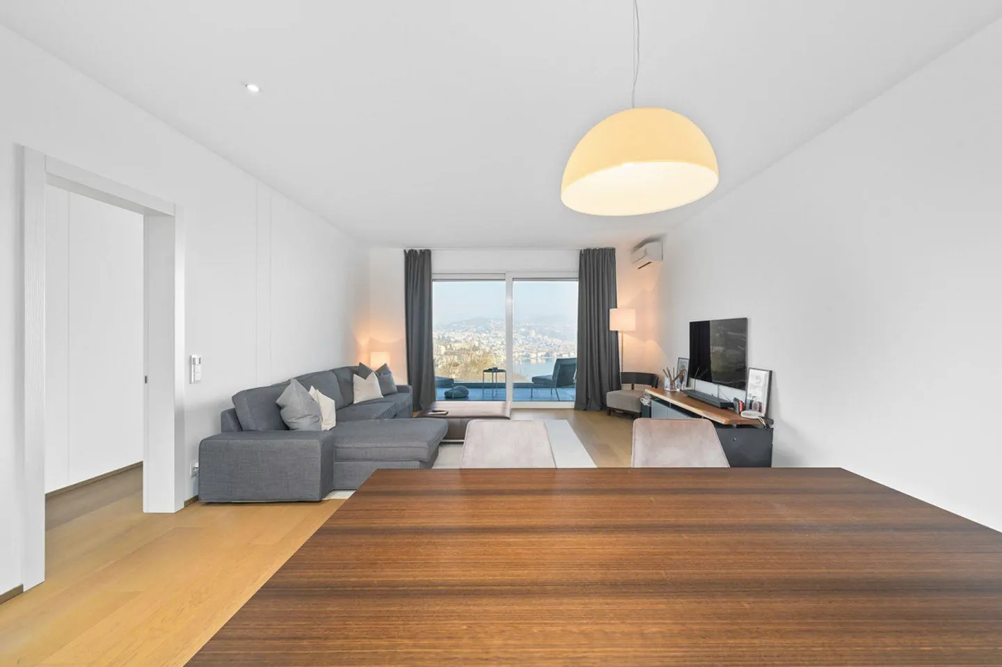 ELEGANZA E PRIVACY CON VISTA LAGO | ELEGANCE AND PRIVACY WITH A LAK... - Foto 3 di 10