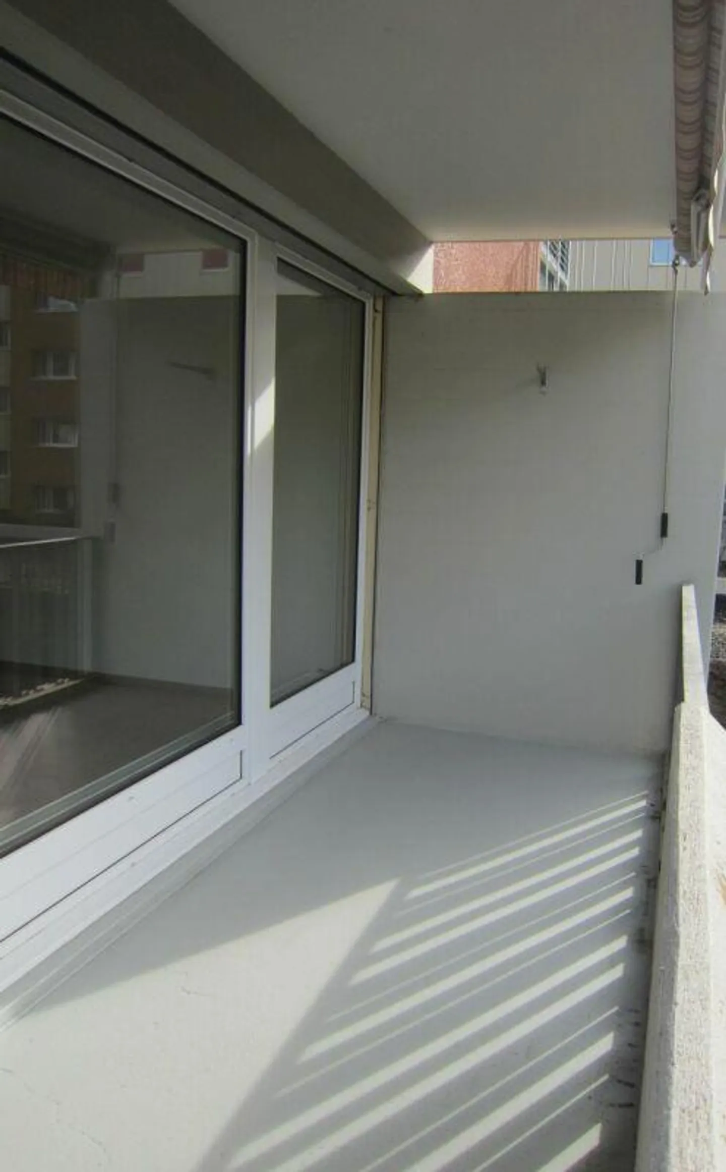 Ampio appartamento di 2,5 stanze vicino alla stazione - Foto 7 di 8