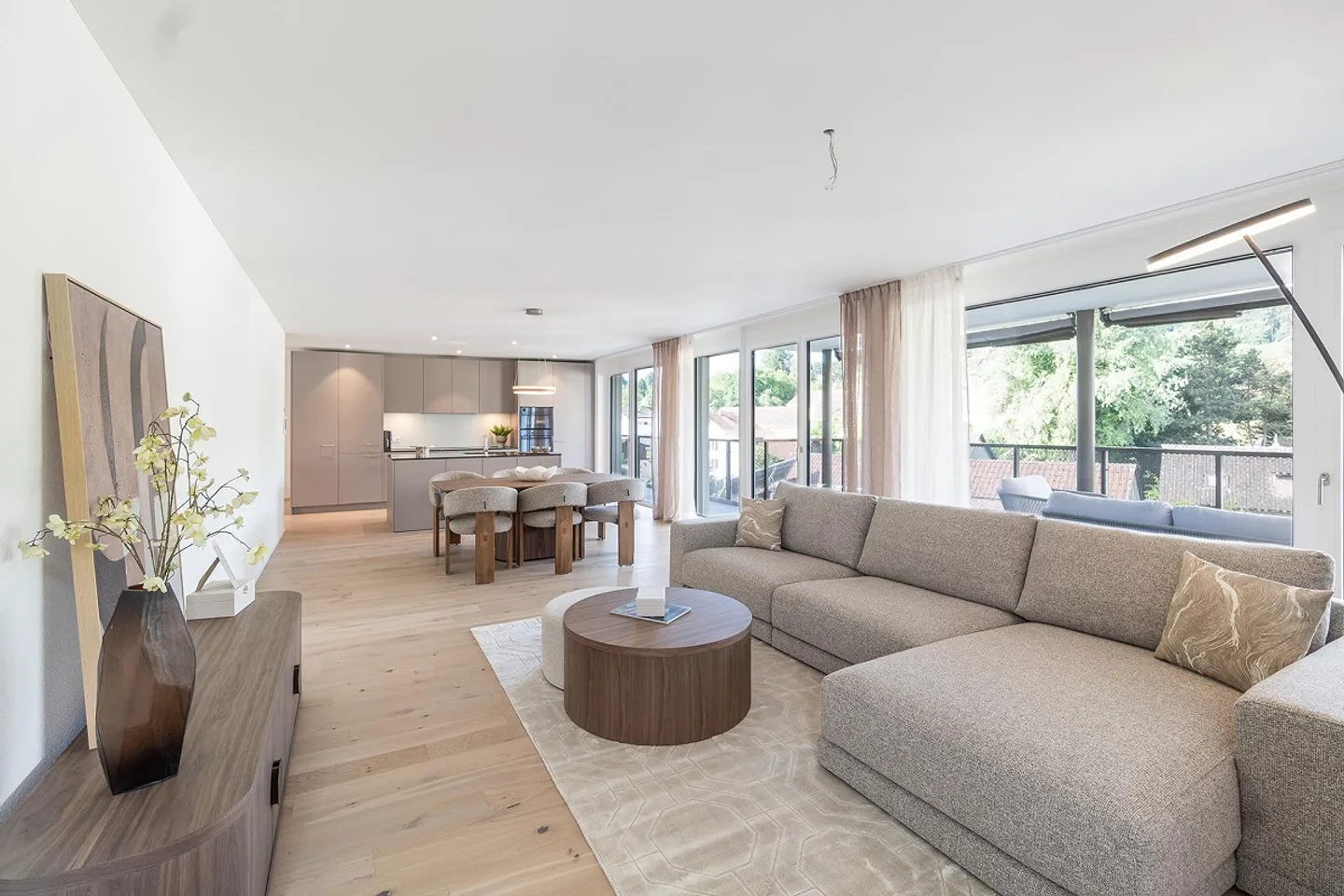 Family Apartment in Menziken - 5.5 Rooms with Plenty of Comfort - Photo 4 of 13