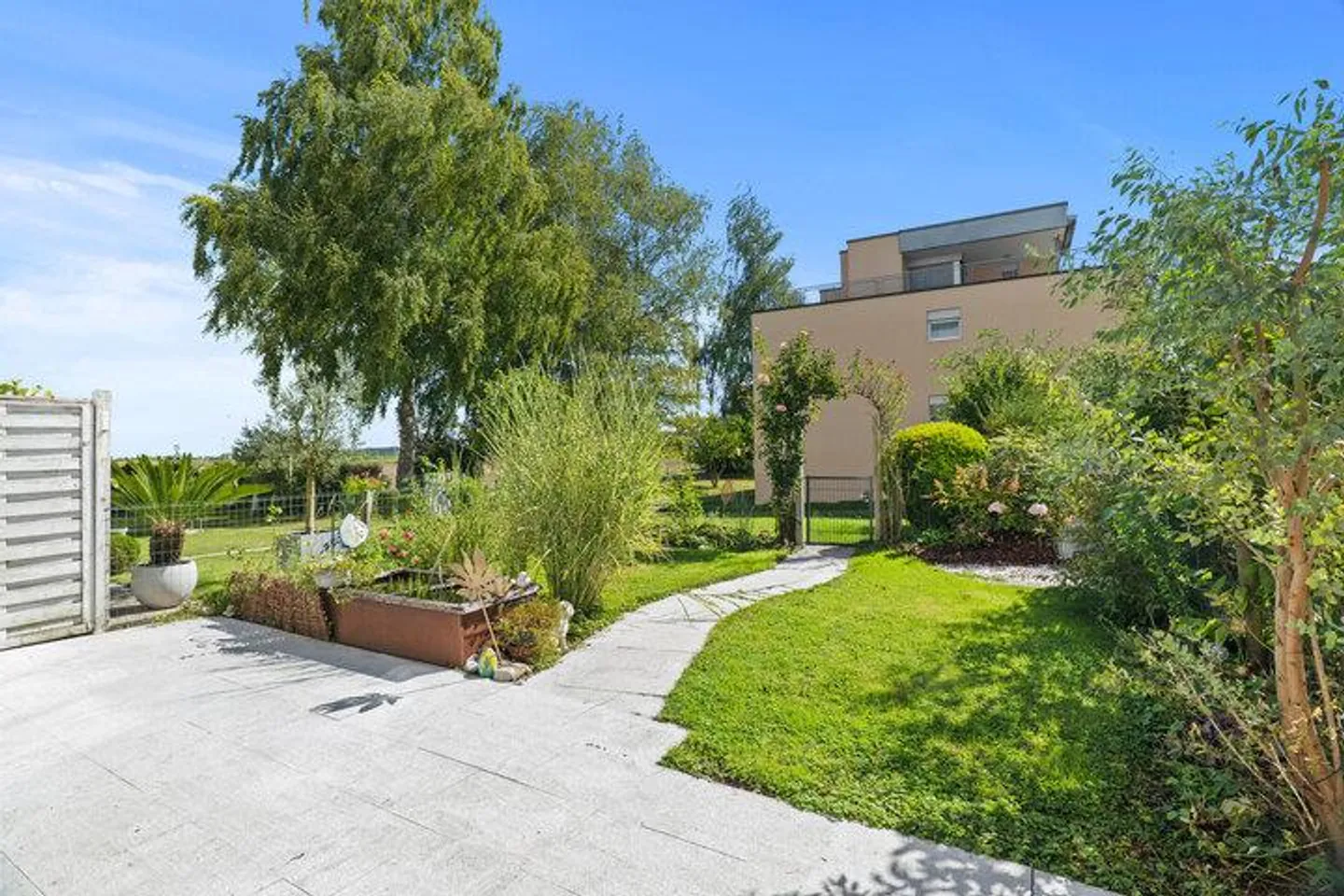 «GARTENPARADIES MIT STIL» - Foto 1 von 7