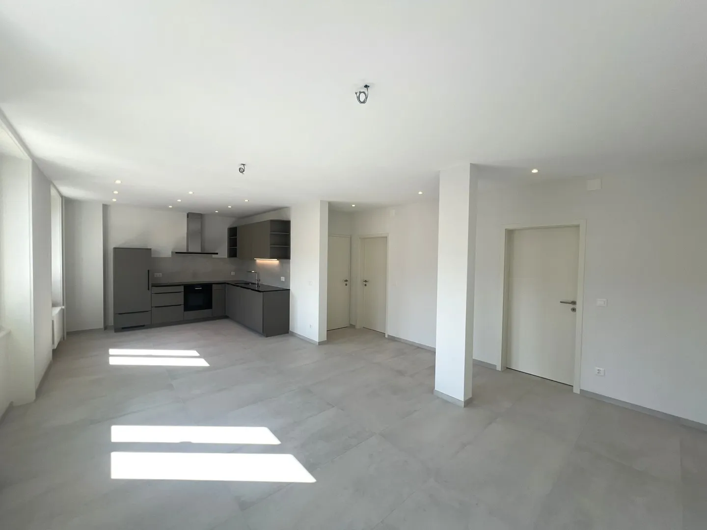 Apartment for rent - Photo 2 of 9