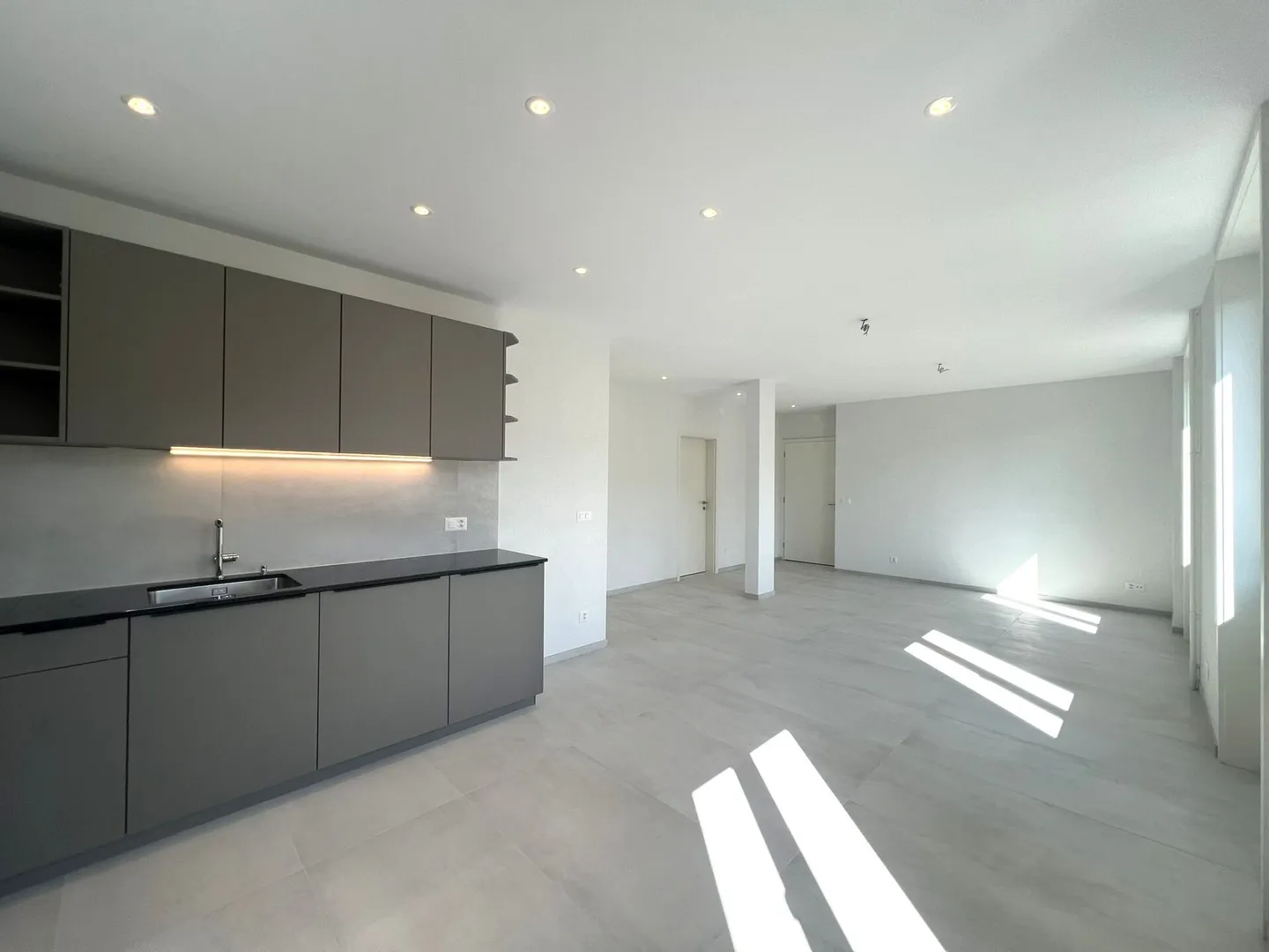 Apartment for rent - Photo 3 of 9