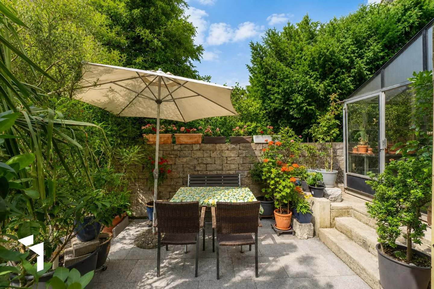 Fehr Immobilien - Grosszügiges Zwei-Generationen-Haus - Foto 2 von 15
