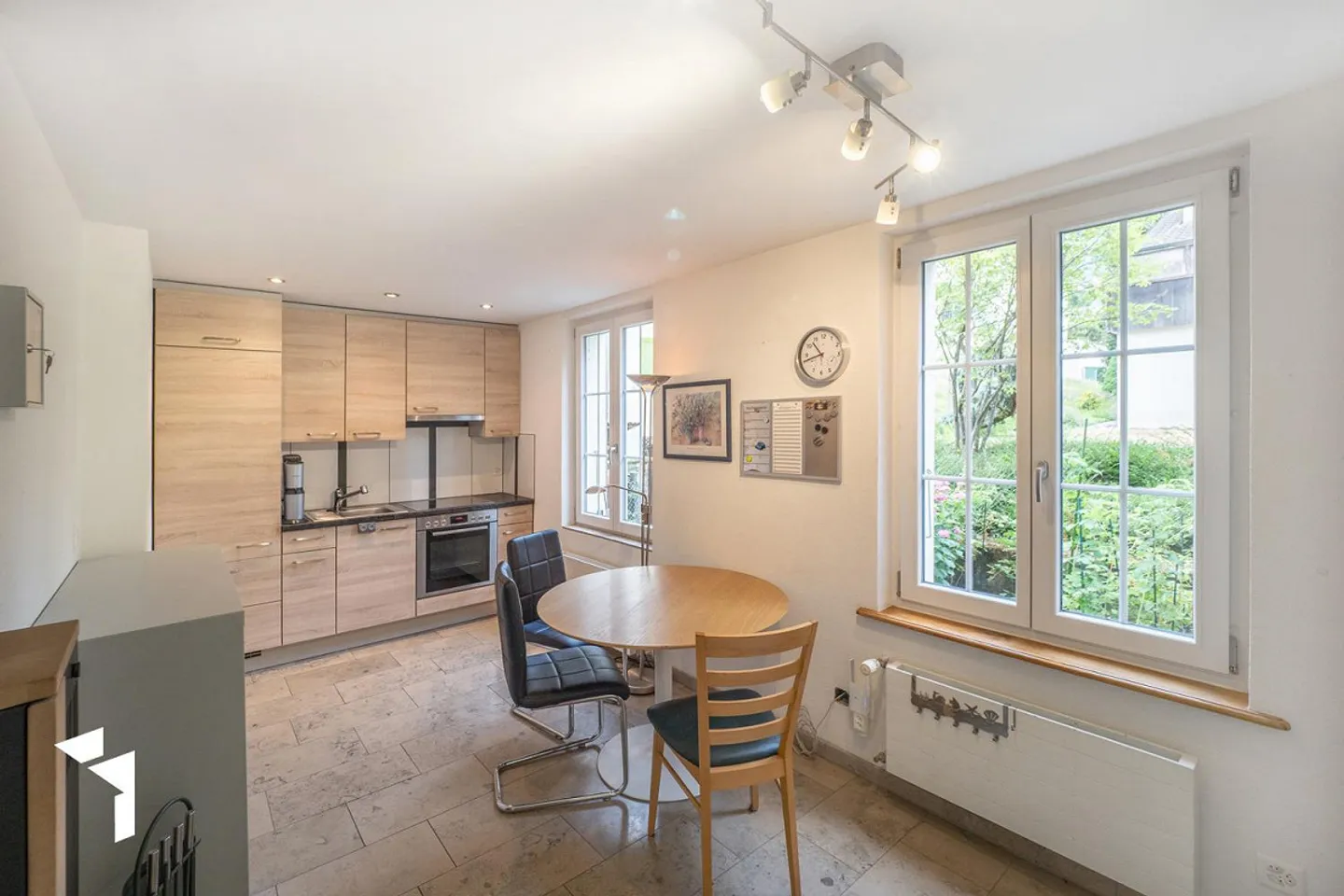 Fehr Immobilien - Grosszügiges Zwei-Generationen-Haus - Foto 5 von 15