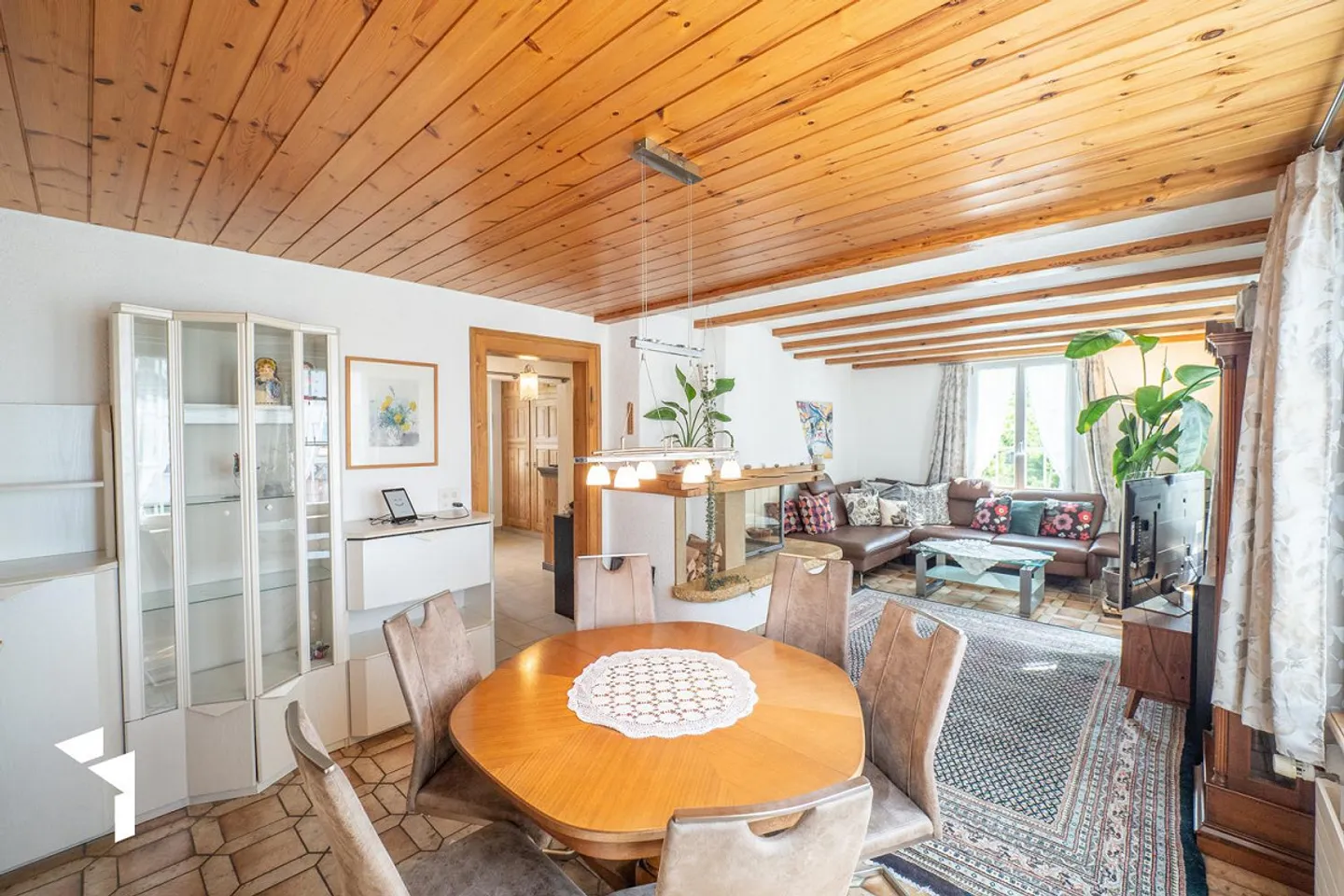Fehr Immobilien - Grosszügiges Zwei-Generationen-Haus - Foto 7 von 15