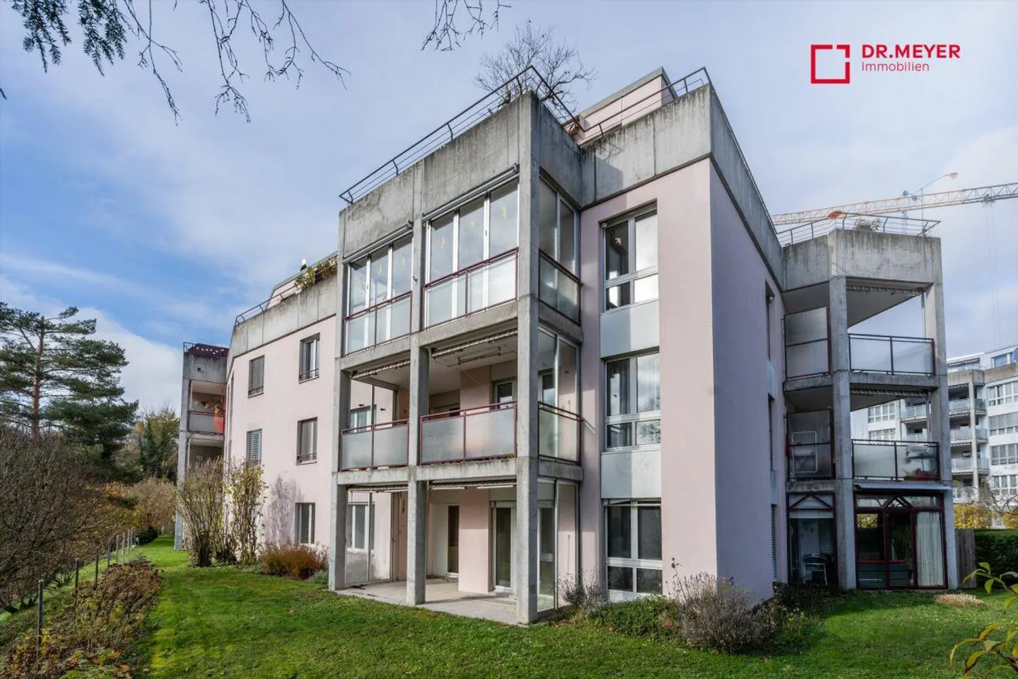 3.5-room apartment with garden seating area and parking space - Photo 1 of 12