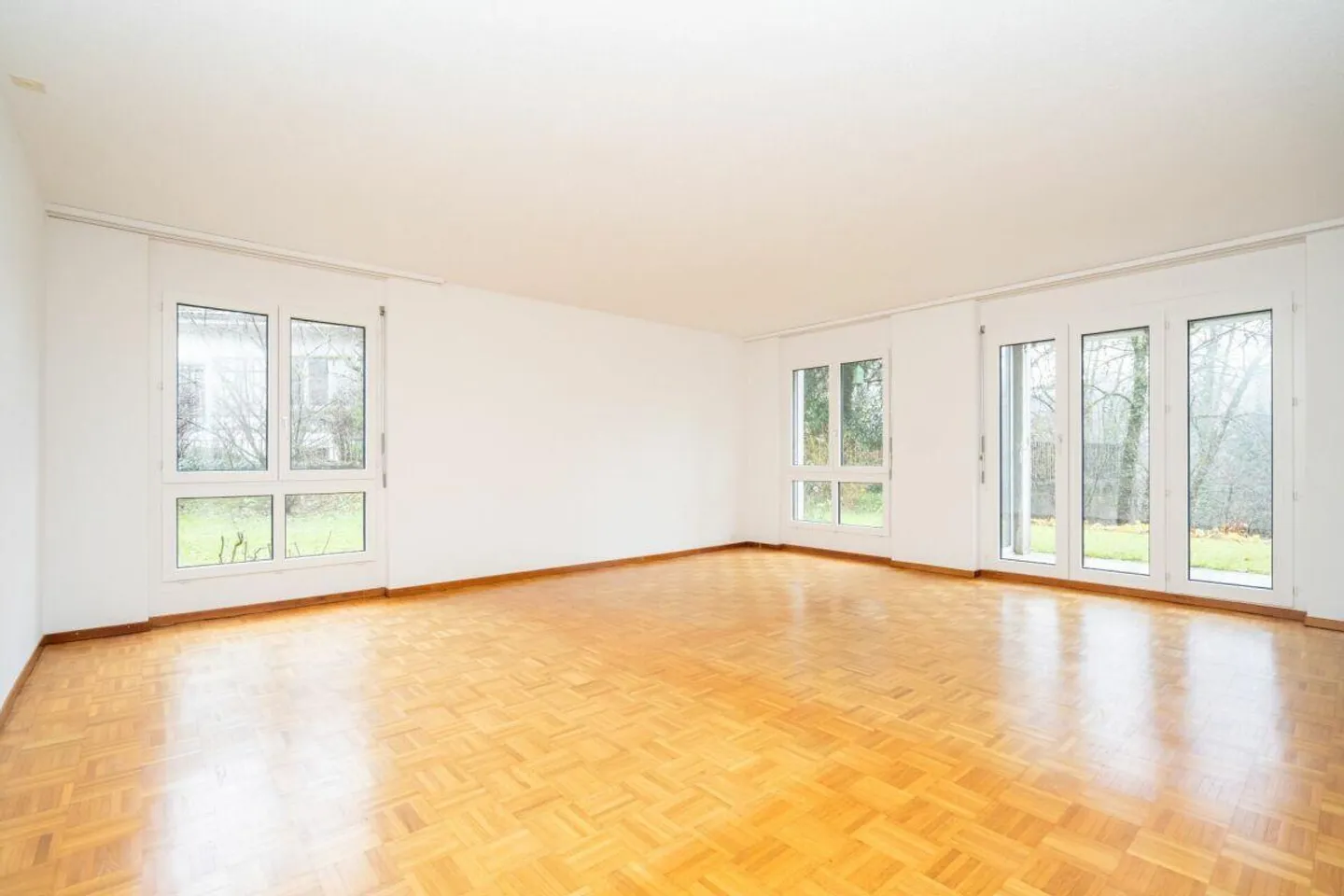 3.5-room apartment with garden seating area and parking space - Photo 4 of 12