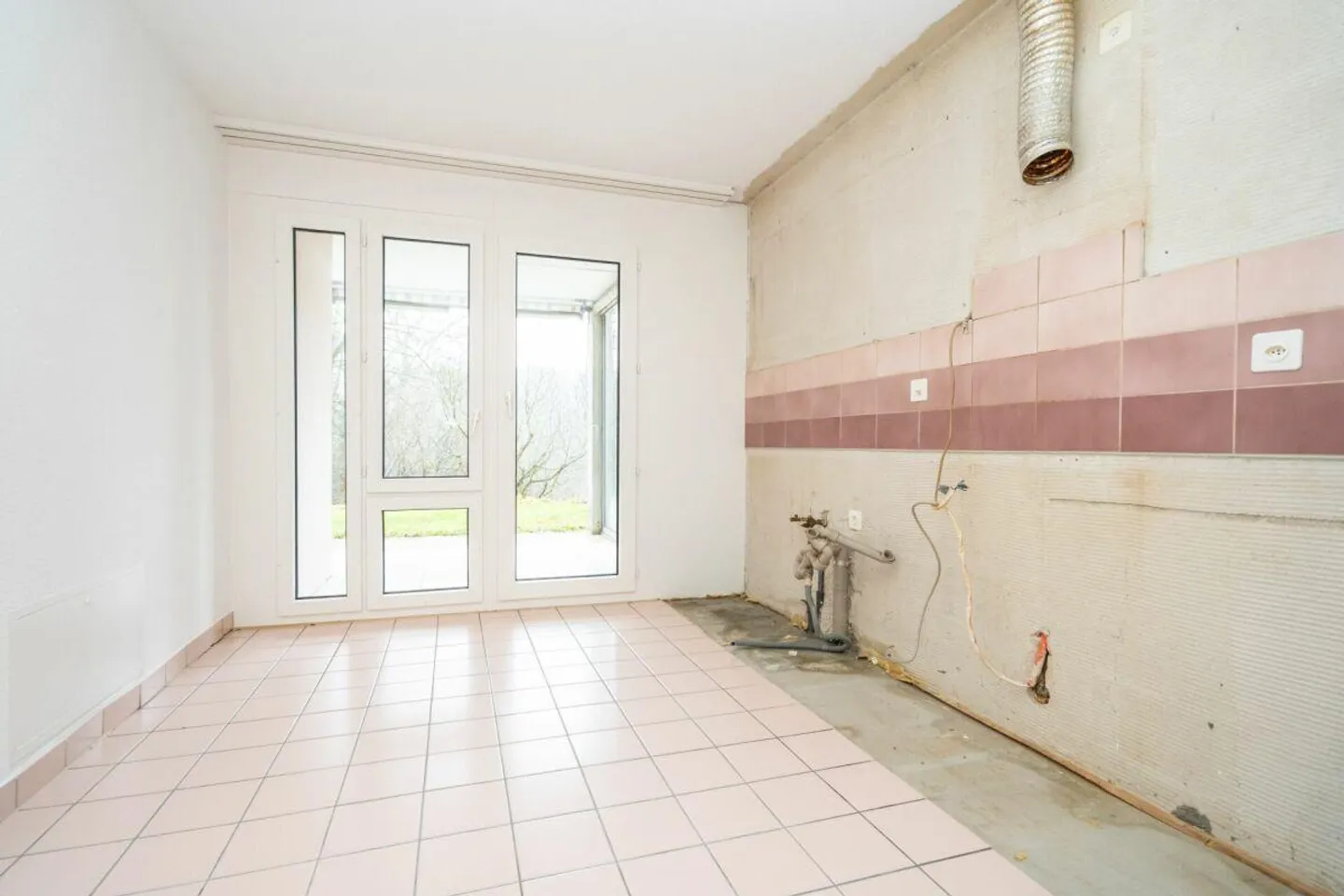 3.5-room apartment with garden seating area and parking space - Photo 9 of 12