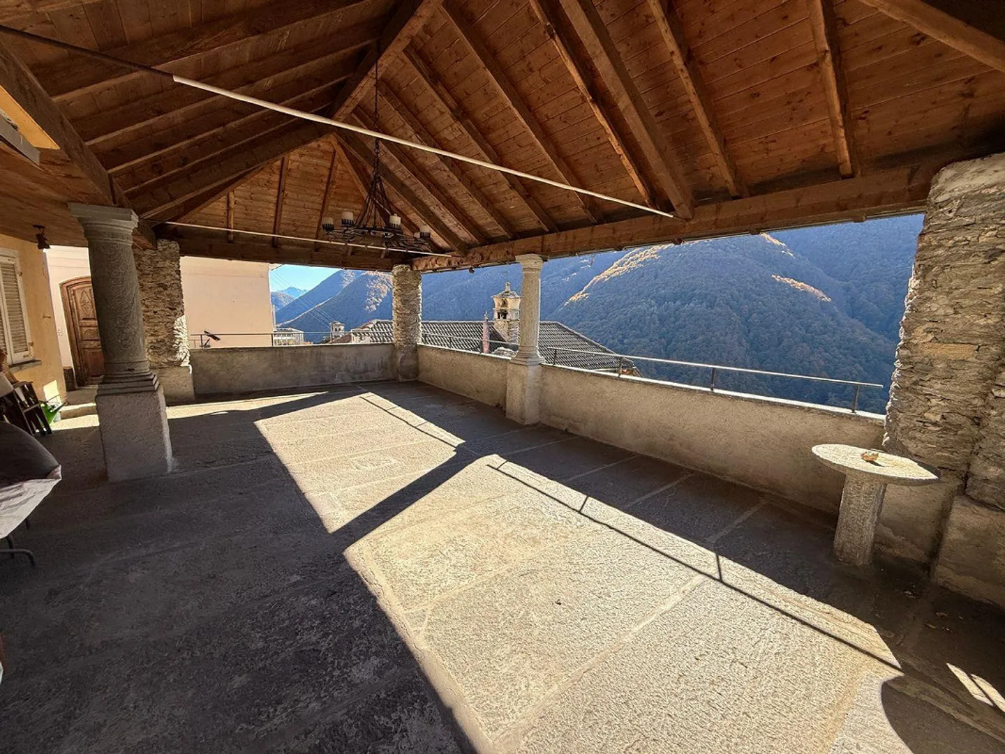 Casa di villaggio storica del 1649 con vista panoramica mozzafiato - Foto 2 di 8