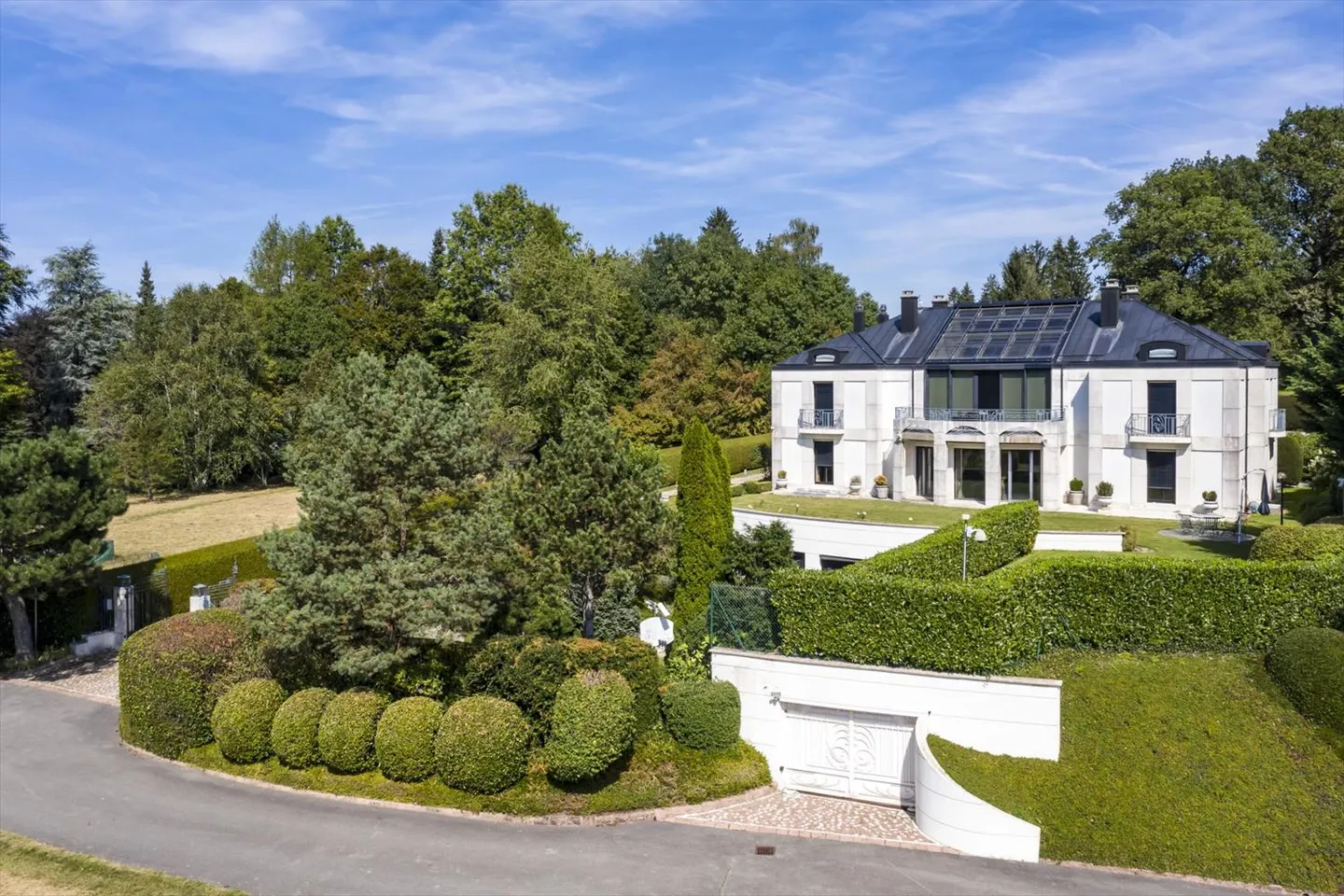 Villa mit 12 Zimmern - Foto 1 von 13