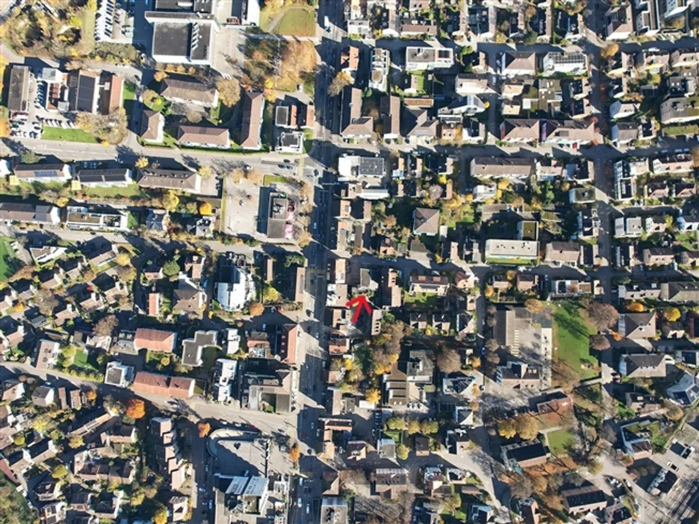 Versatile commercial property in a central location - Photo 3 of 12