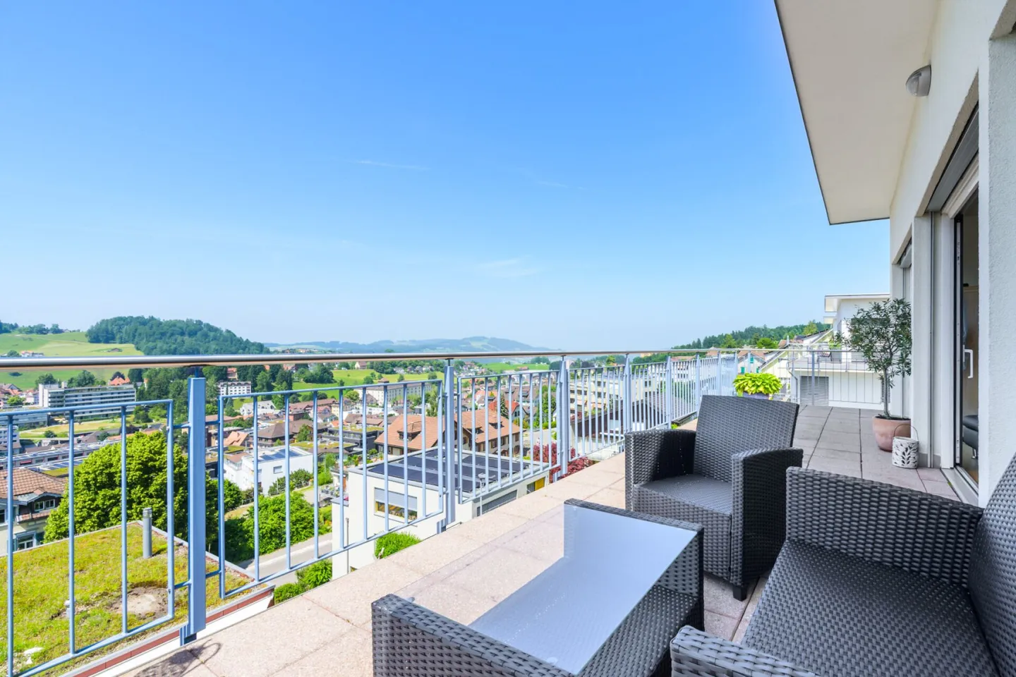 Einmaliges Einfamilienhaus mit zusätzlichem 1.5 Zimmer Studio - Foto 1 von 15