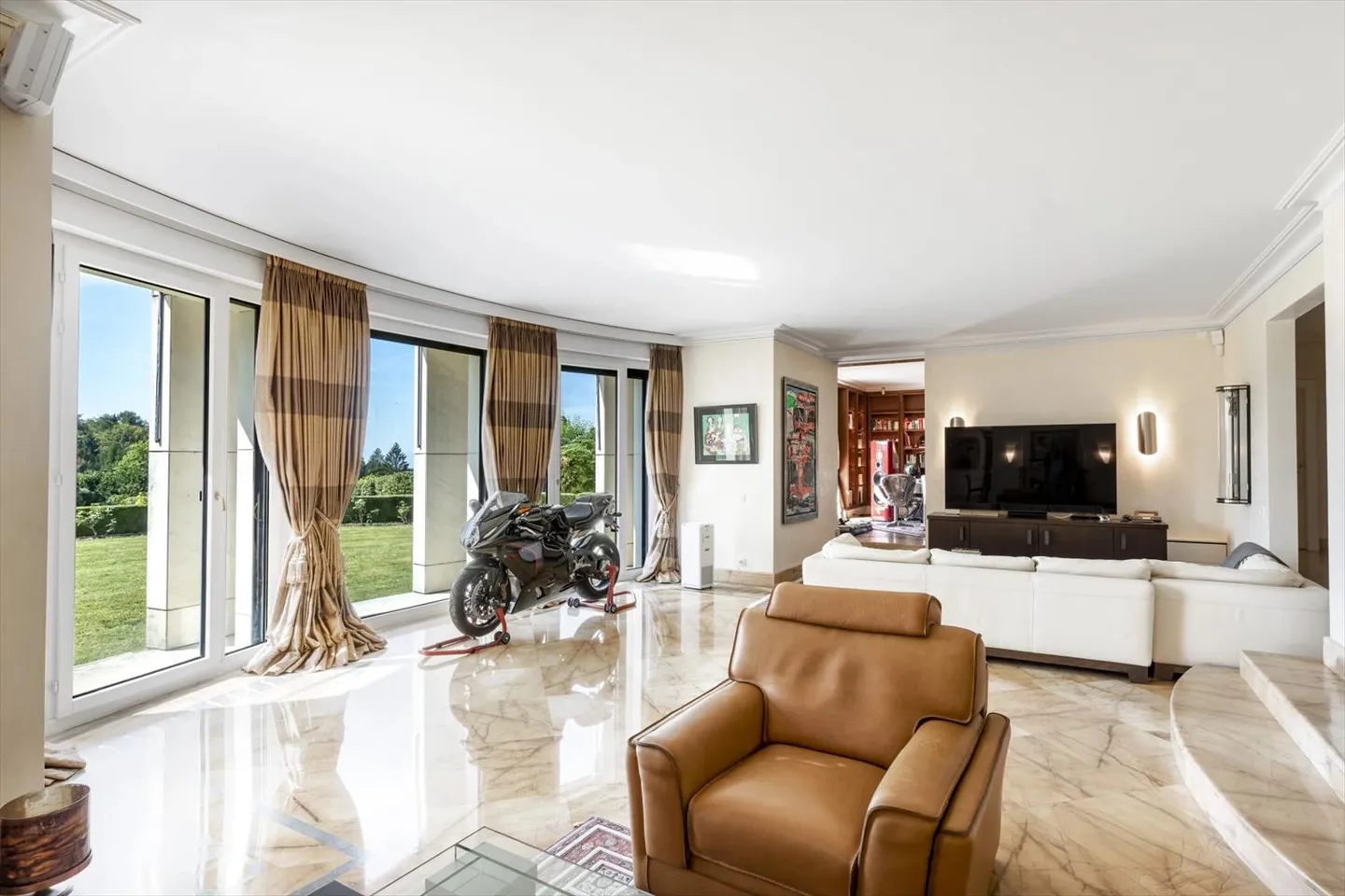 Villa mit 12 Zimmern - Foto 3 von 13