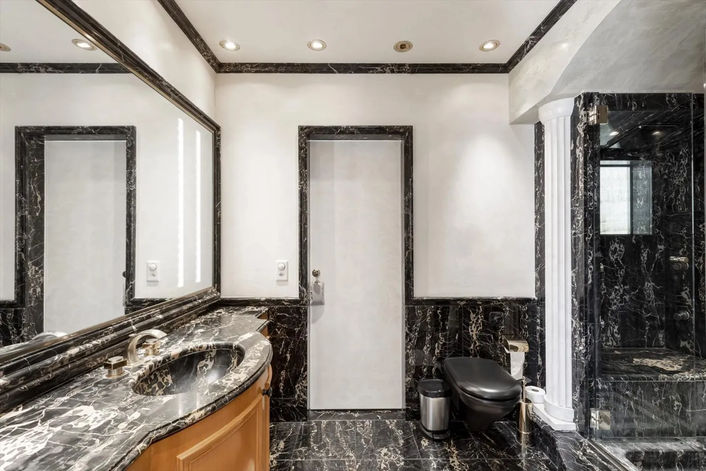 Villa mit 12 Zimmern - Foto 6 von 13