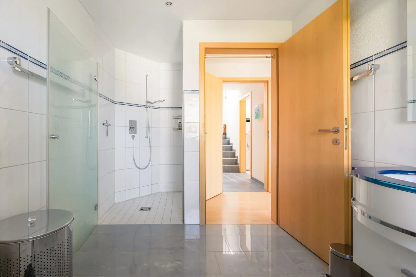 Einmaliges Einfamilienhaus mit zusätzlichem 1.5 Zimmer Studio - Foto 10 von 15