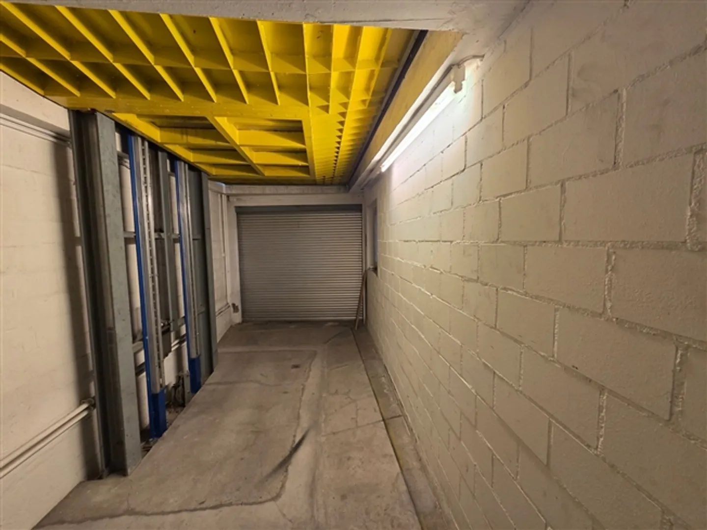 Versatile commercial property in a central location - Photo 9 of 12