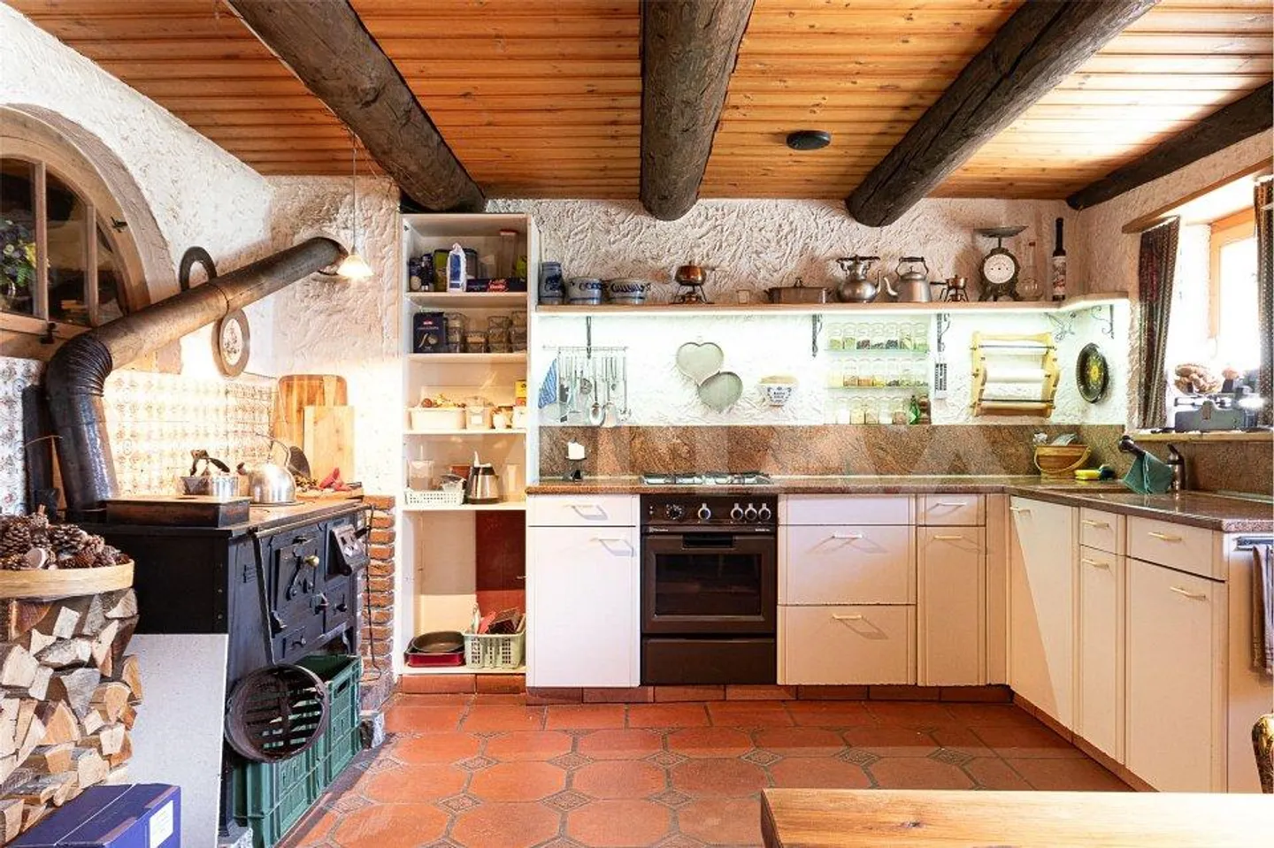 Rustic with a view of the valley - Photo 5 of 13