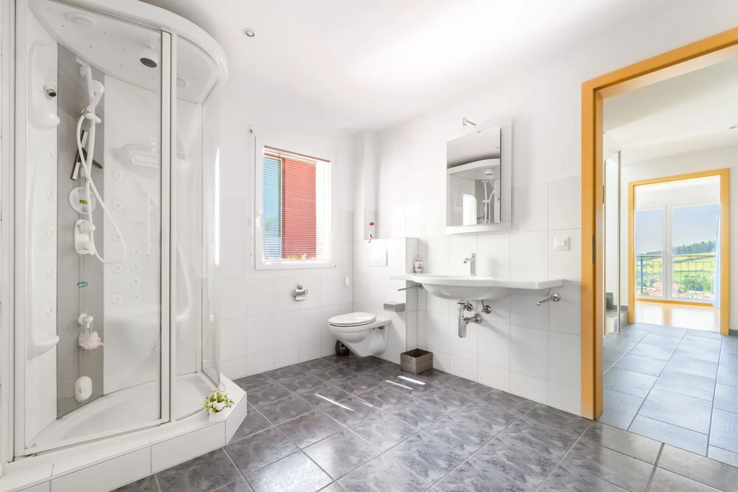 Einmaliges Einfamilienhaus mit zusätzlichem 1.5 Zimmer Studio - Foto 11 von 15