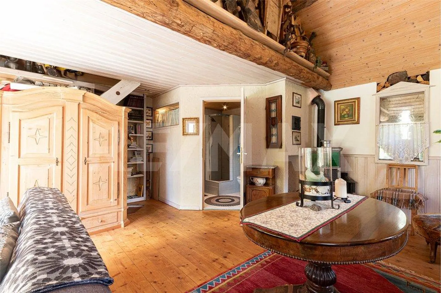 Rustic with a view of the valley - Photo 9 of 13