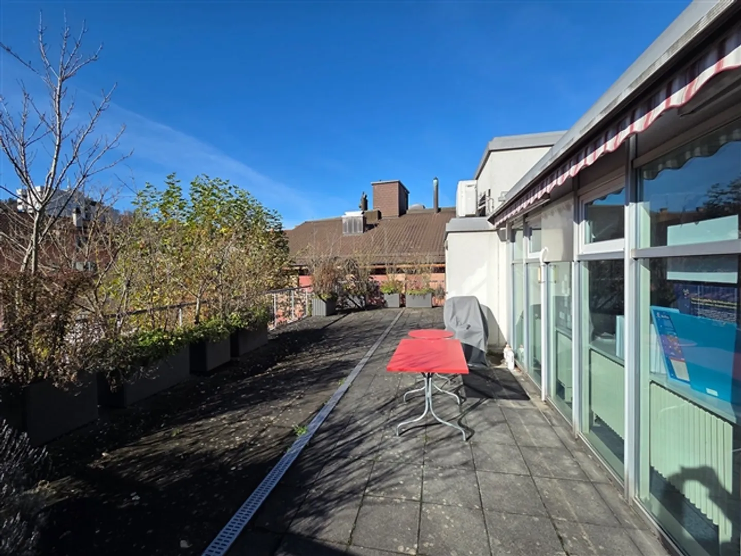 Versatile commercial property in a central location - Photo 11 of 12