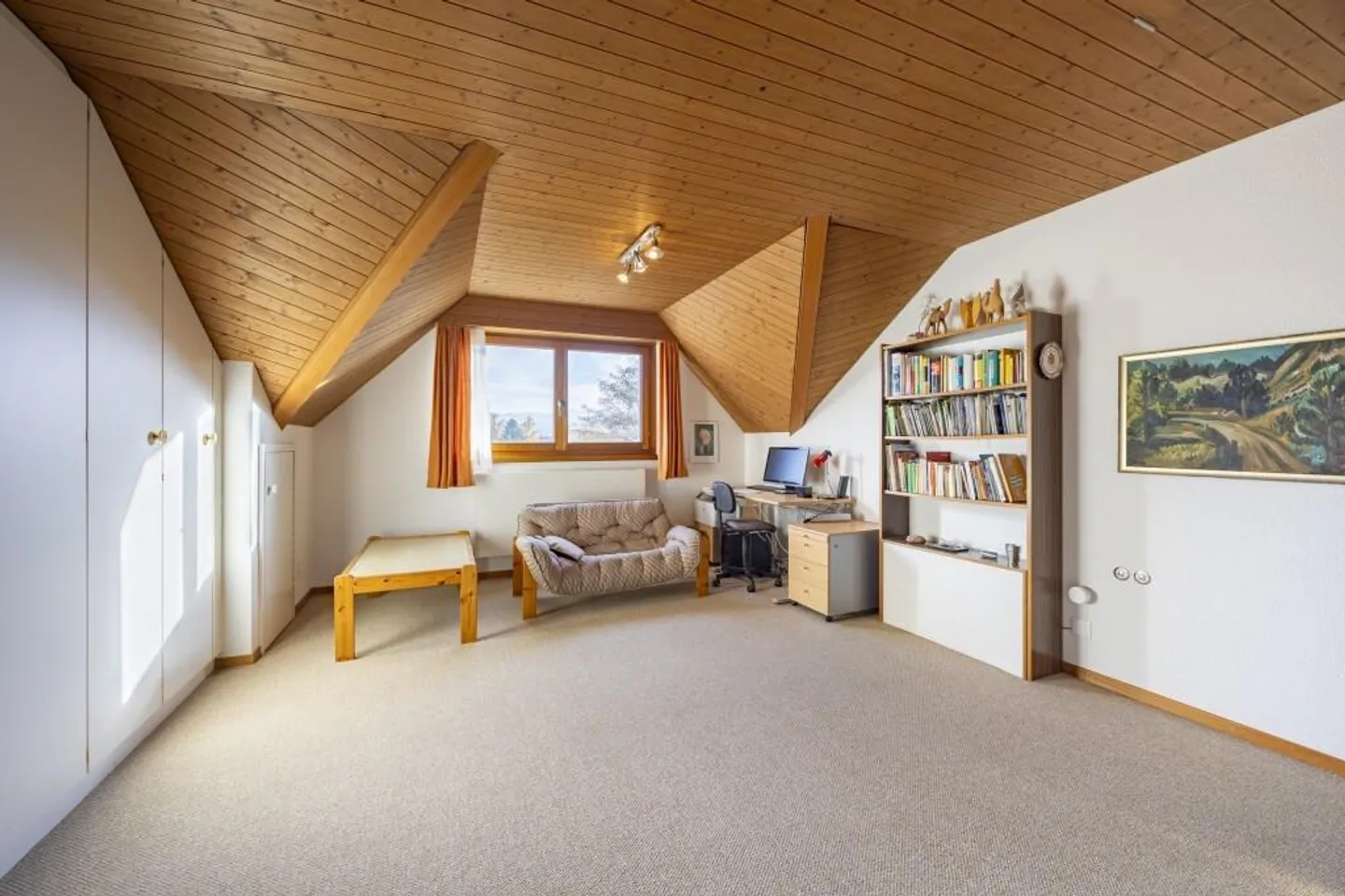 Your new family home in a quiet location - Photo 2 of 8