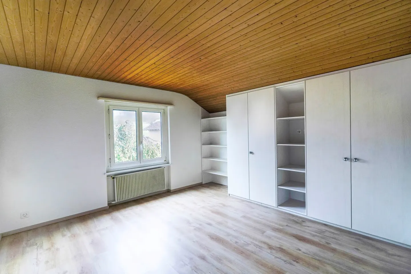 Charmante maison individuelle de 4,5 pièces dans un emplacement calme - Photo 6 sur 15