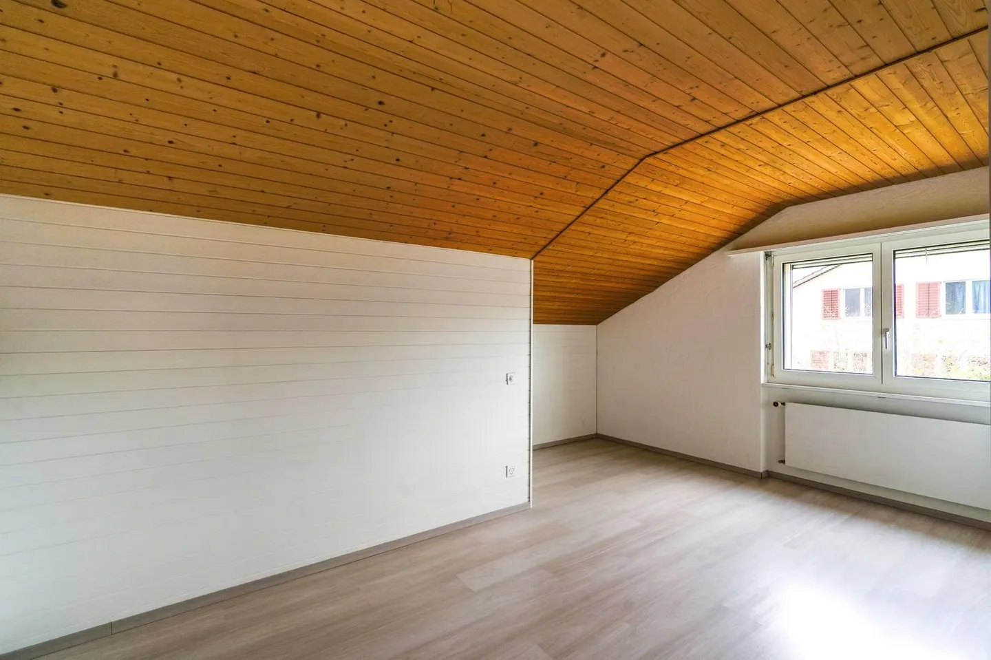 Charmante maison individuelle de 4,5 pièces dans un emplacement calme - Photo 5 sur 15