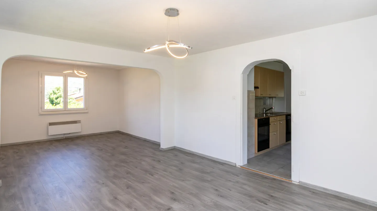 A VENDRE MAISON DE CHARME 4.5 PCES A GRONE - Photo 3 sur 13